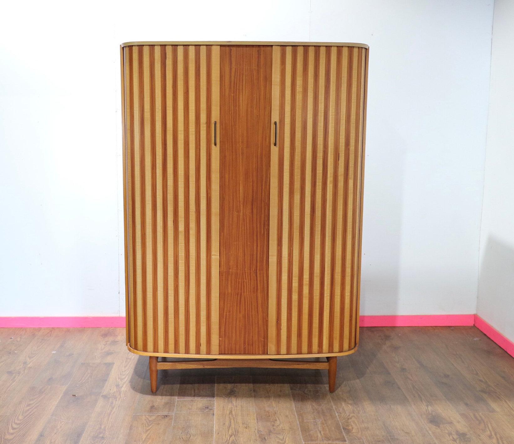 Armadio a Tamburo con Anta Ampia in Teak Vintage del Mid Century Modern by Austinsuite in vendita 1
