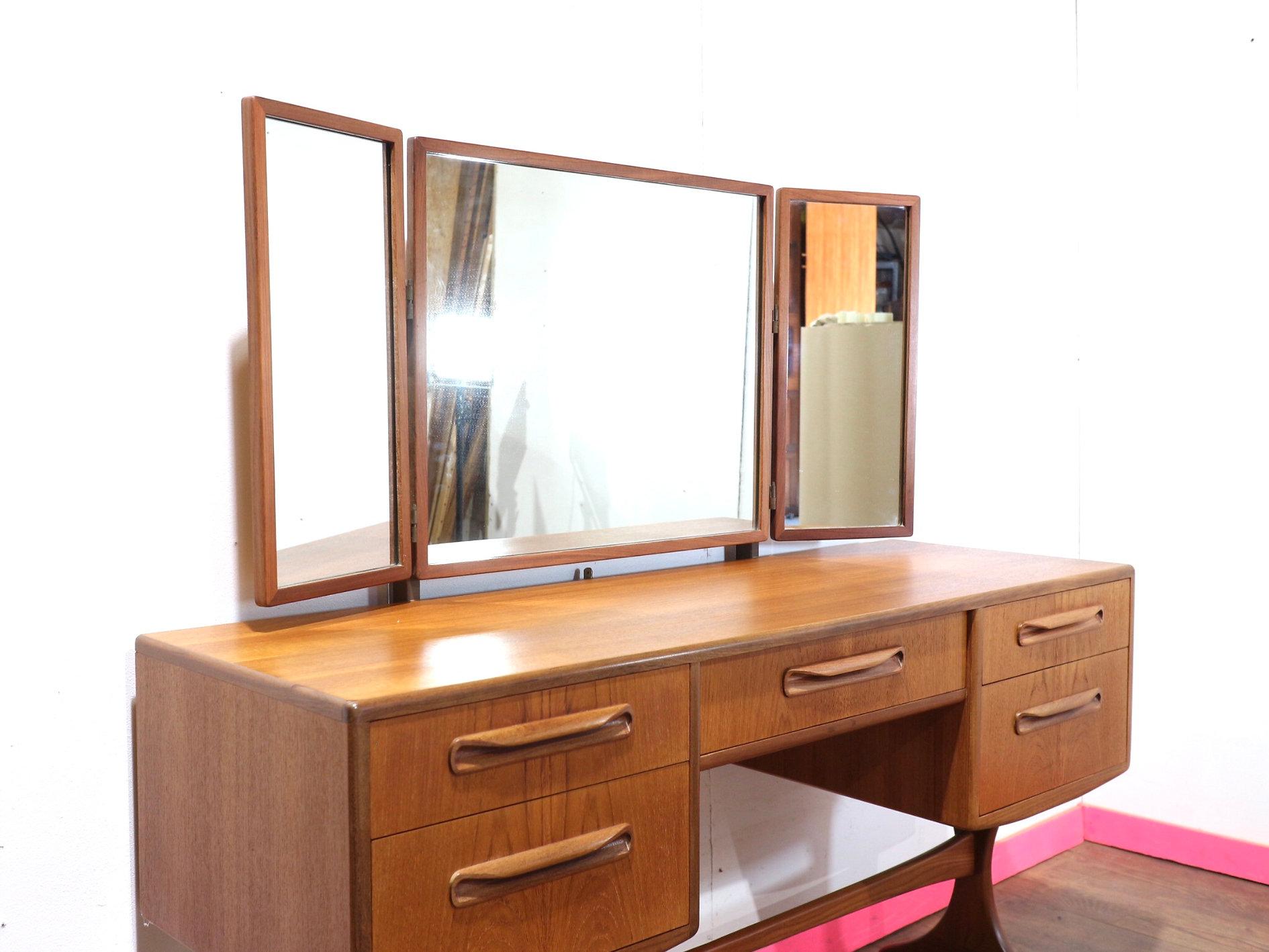 Scrivania in teak d'epoca moderna del Medioevo di G-Plan in stile danese in vendita 3