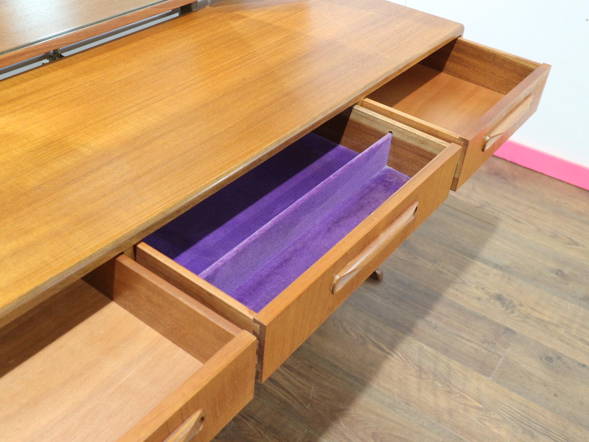 Teak Scrivania in teak d'epoca moderna del Medioevo di G-Plan in stile danese in vendita