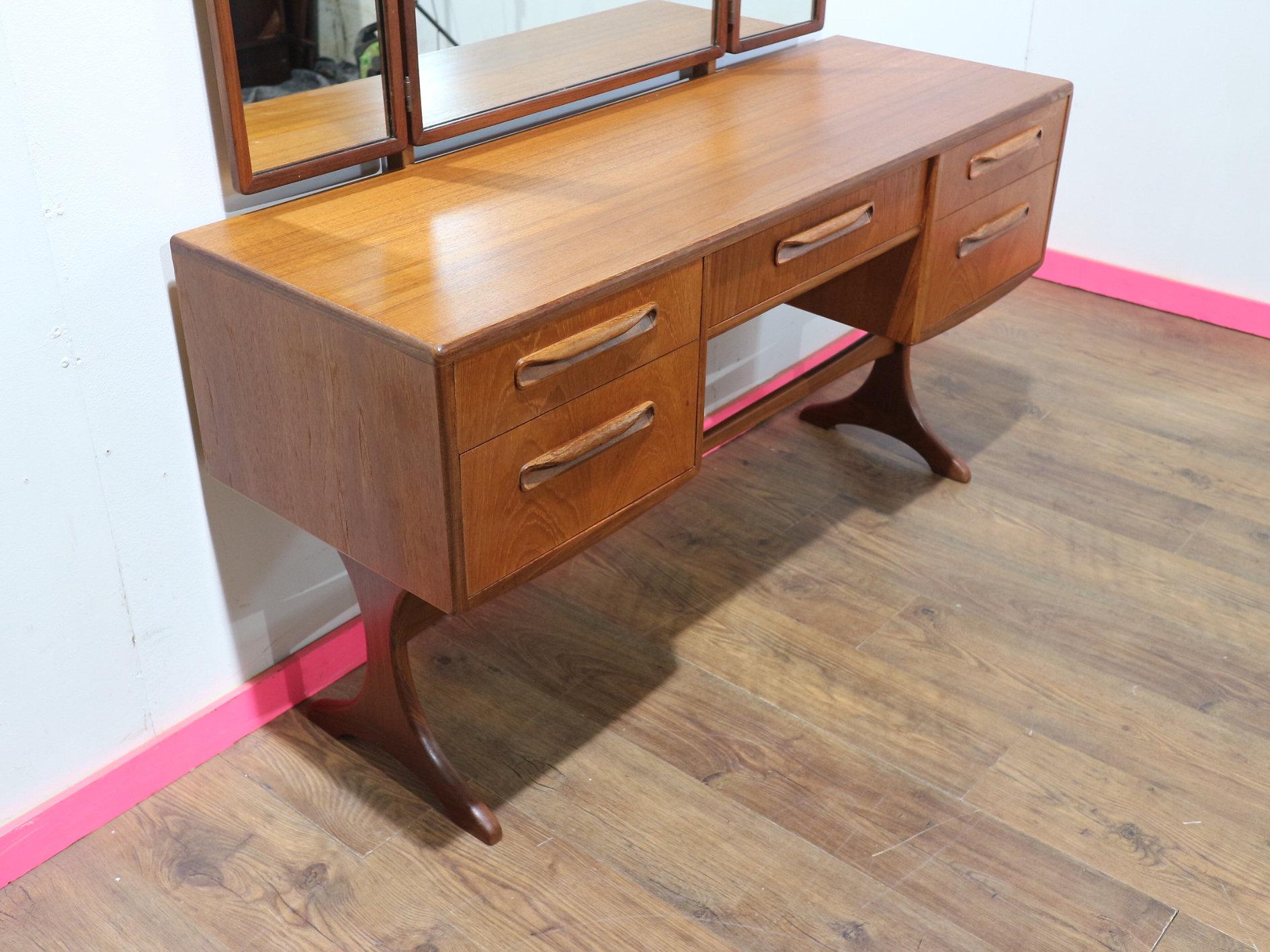 Mid Century Modern Vintage Teak Vanity Dresser Desk by G Plan Danish Style In Good Condition In Los Angeles, CA