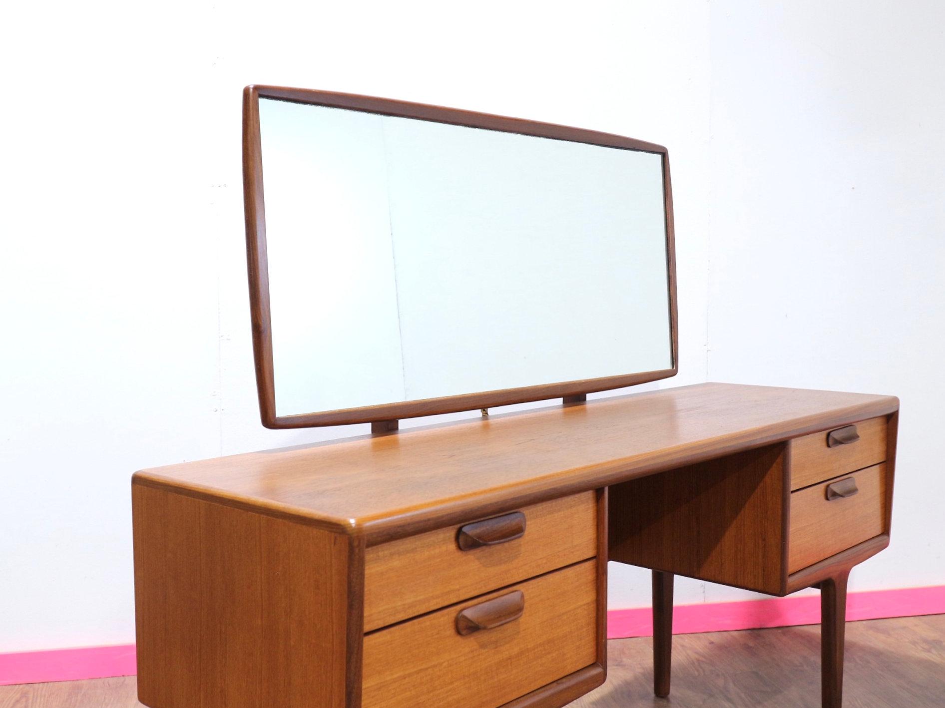 Mid-Century Modern Vintage-Schminktisch-Schminktisch aus Teakholz im dänischen Stil des Jüngeren dänischen Stils (20. Jahrhundert)