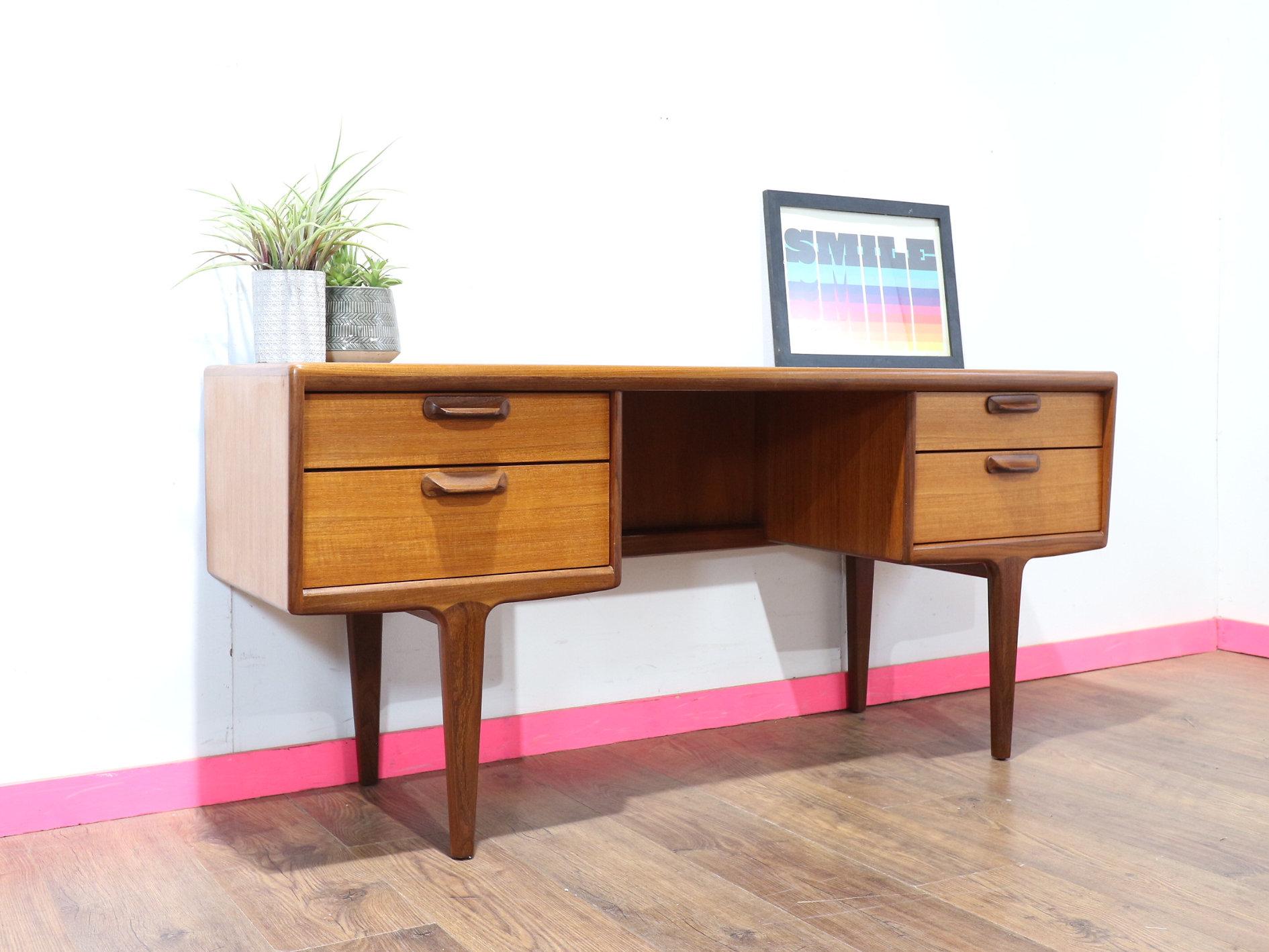 Mid-Century Modern Vintage-Schminktisch-Schminktisch aus Teakholz im dänischen Stil des Jüngeren dänischen Stils 1
