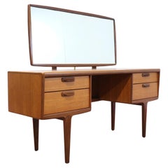 tocador de teca de estilo danés Mid Century Modern Vintage Vanity Desk By Younger