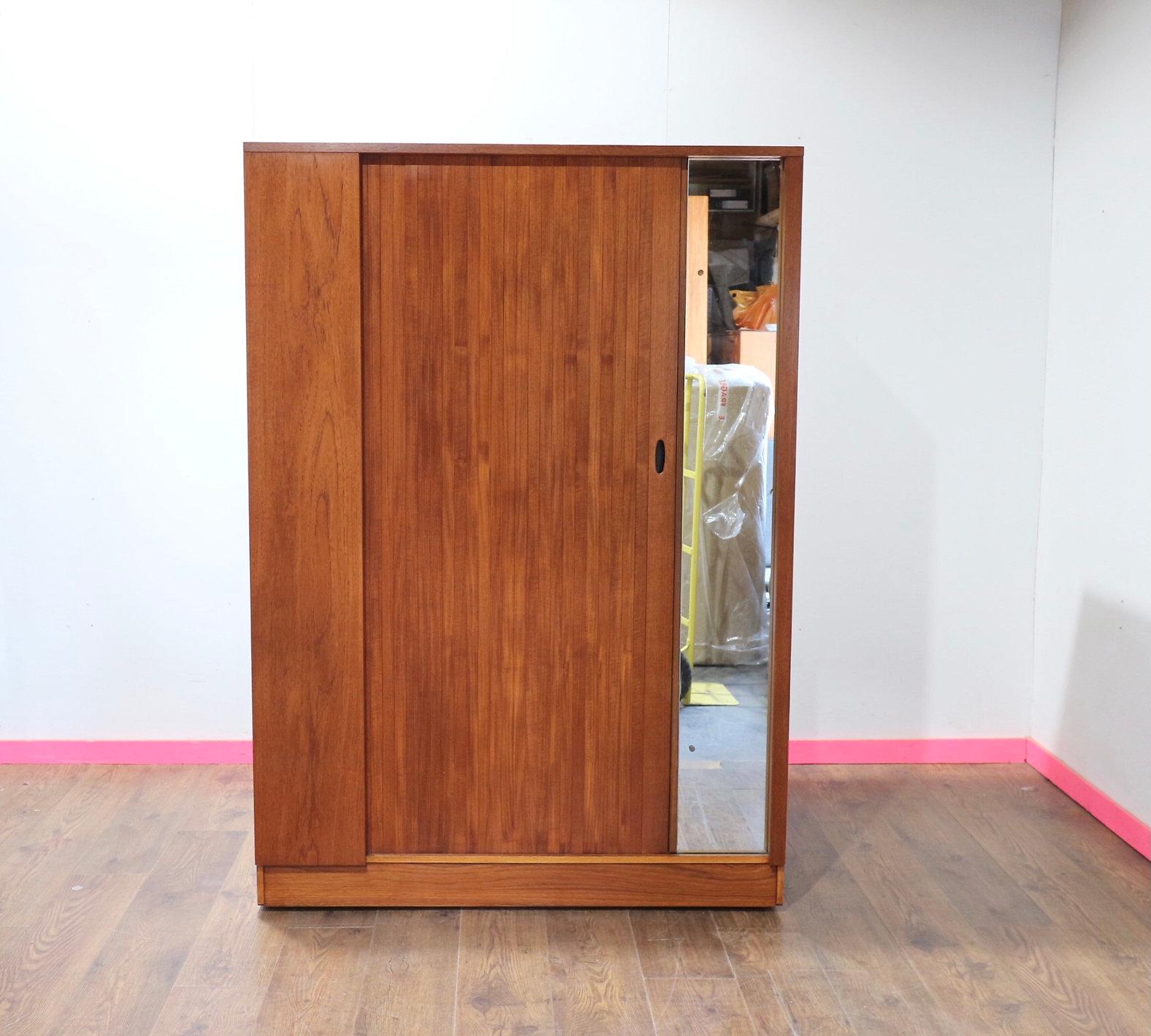 Armadio a muro in teak vintage e moderno del Mid Century Modern di Austinsuite in vendita 2