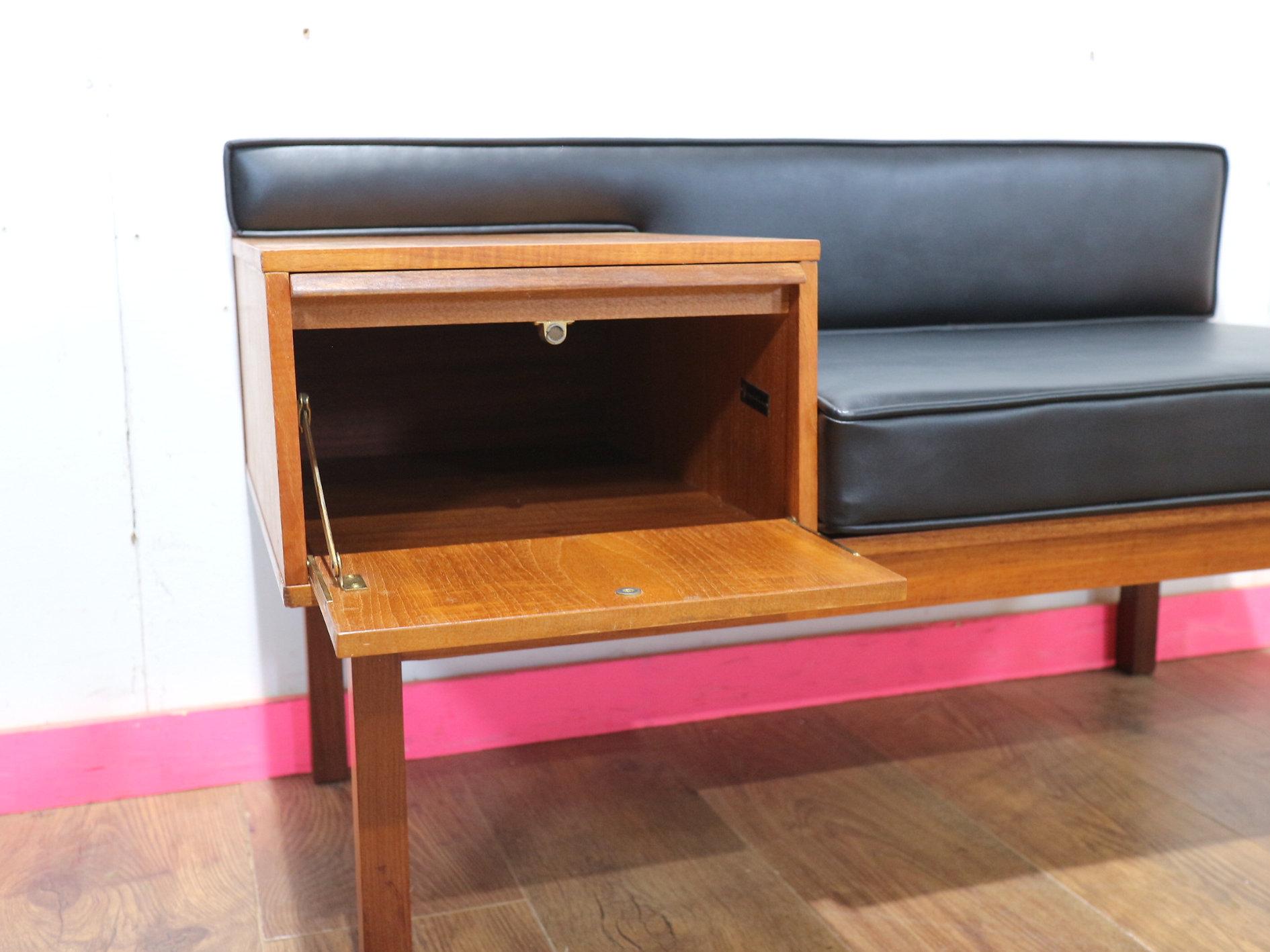 Mesa auxiliar de estilo danés Mid Century Modern Vintage Telephone de Chippy Heath en Bueno estado para la venta en Los Angeles, CA