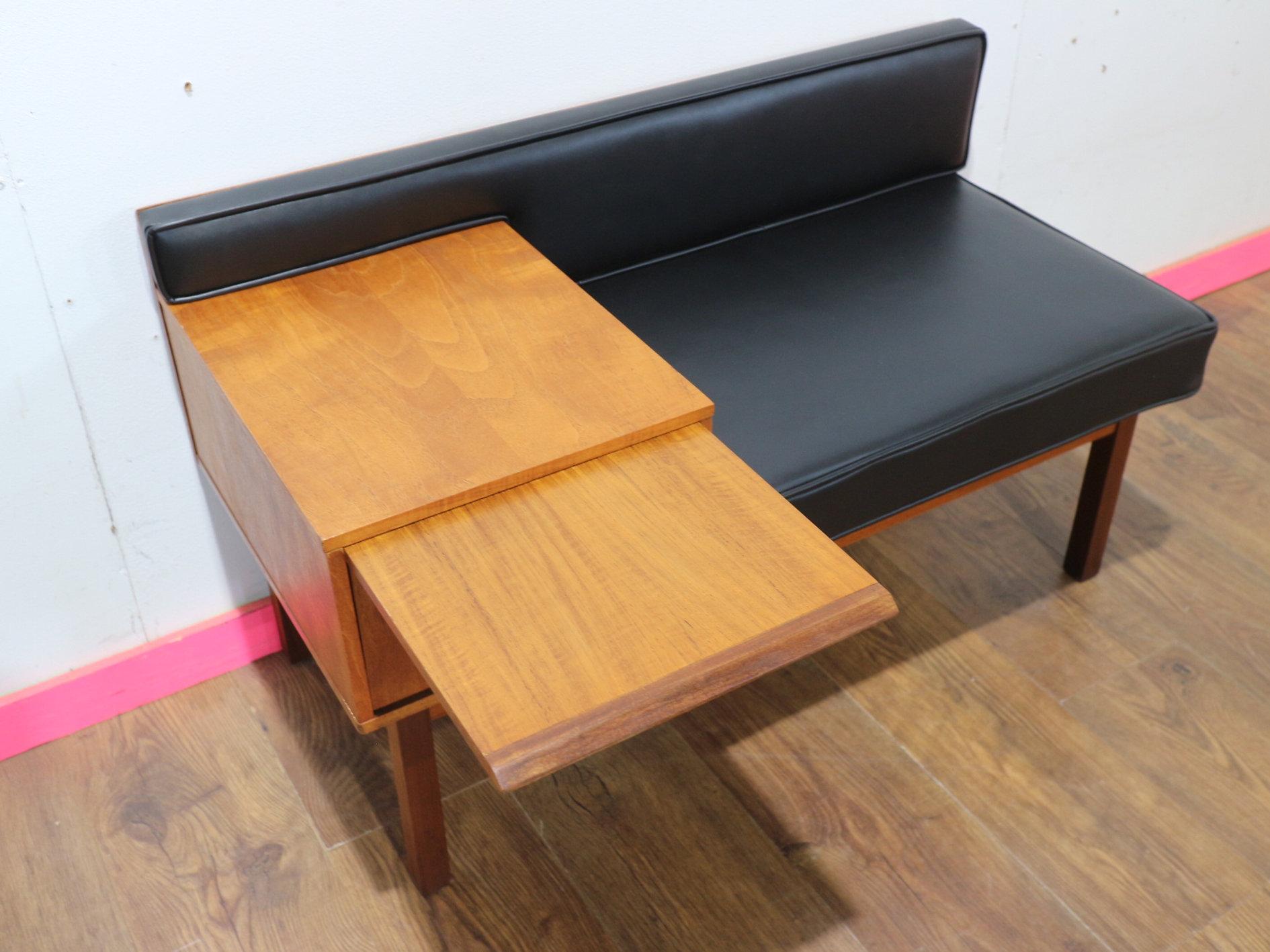 Mesa auxiliar de estilo danés Mid Century Modern Vintage Telephone de Chippy Heath siglo XX en venta
