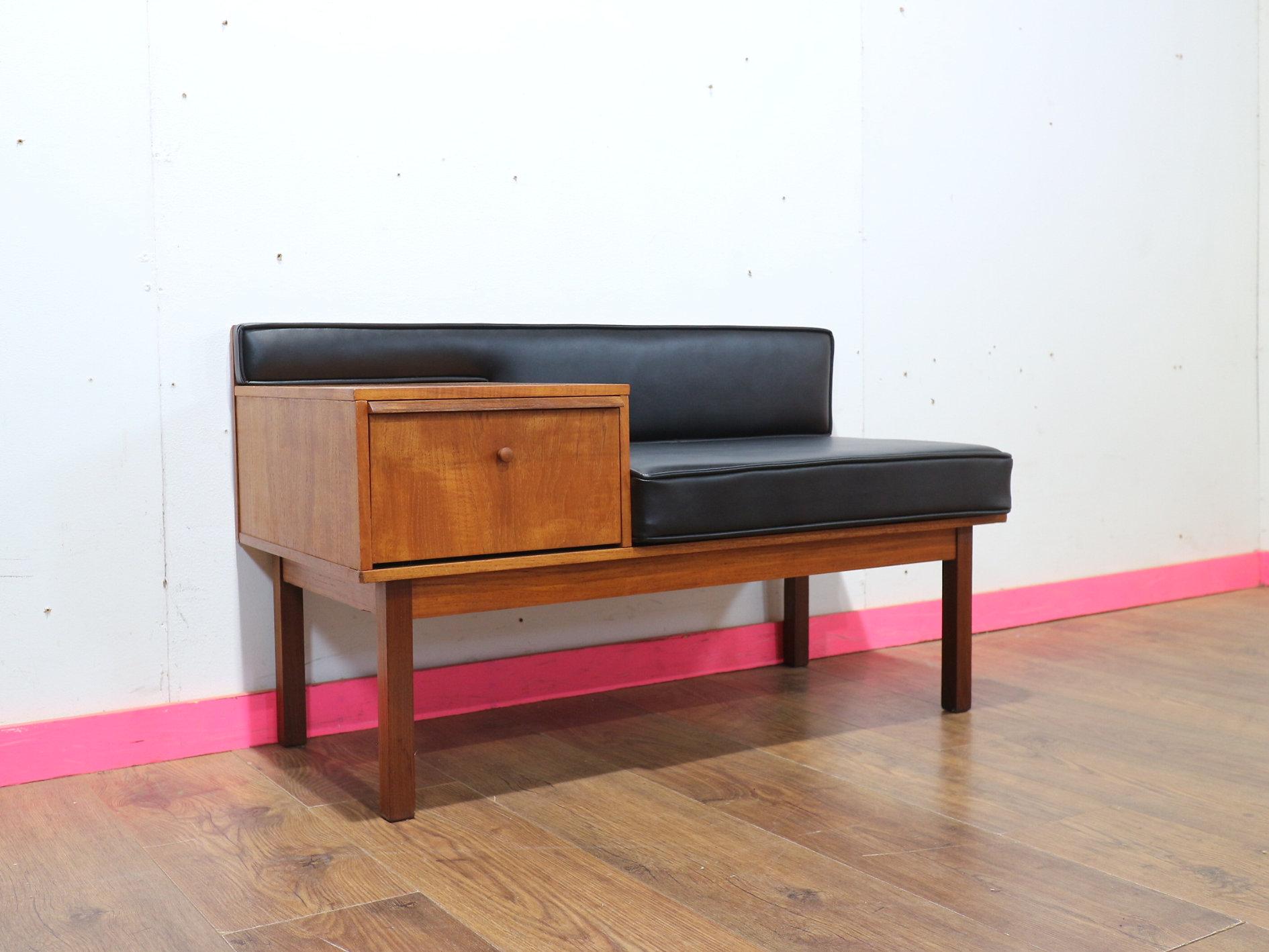 Mesa auxiliar de estilo danés Mid Century Modern Vintage Telephone de Chippy Heath Teca en venta