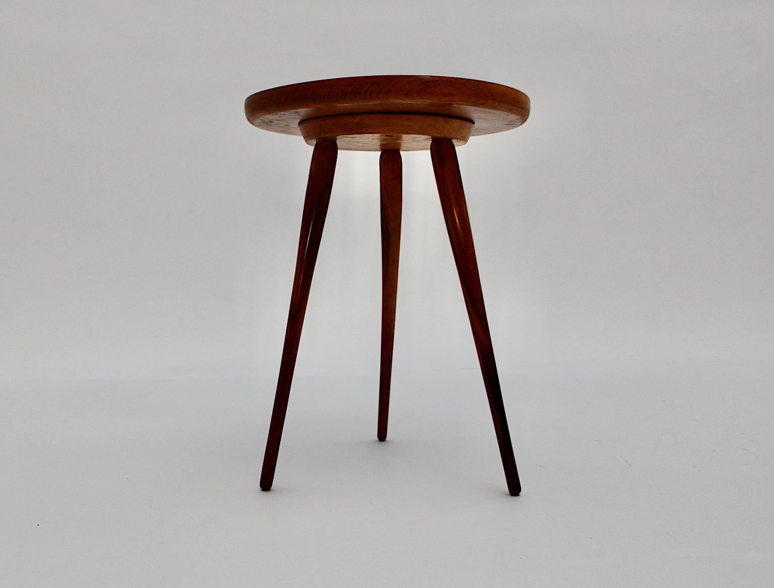 Mid-Century Modern Vintage Tiny Walnut Flower Stand Side Table, 1950s, Austria In Good Condition For Sale In Vienna, AT