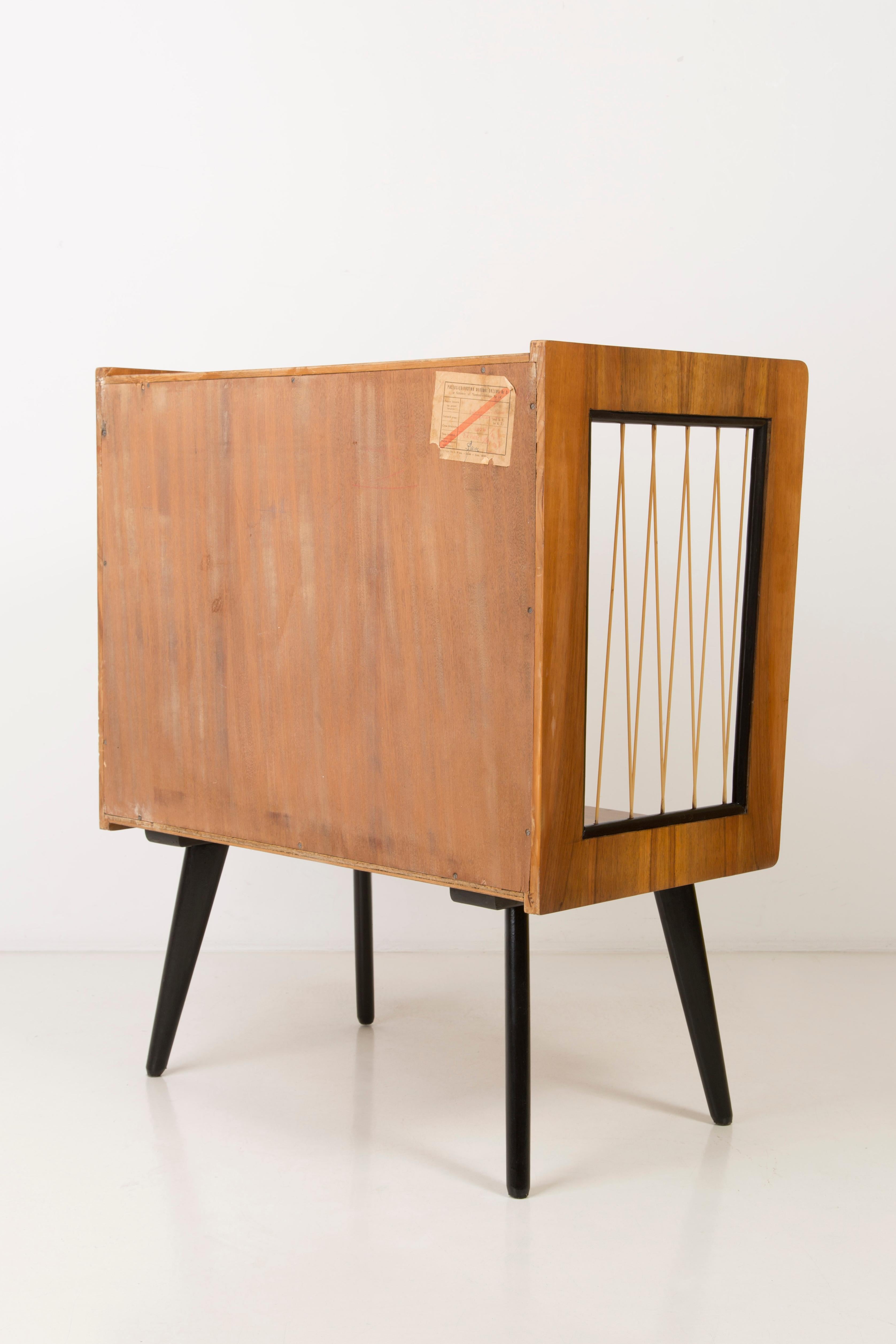 Mid-Century Modern Vintage TV Side Table, Beechwood, Poland, 1960s 6