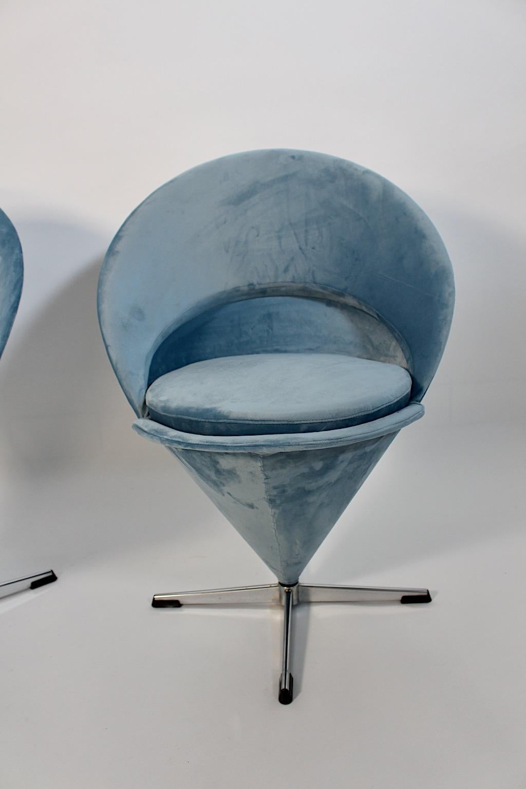 Mid Century Modern Vintage Verner Panton Blue Velvet Cone Side Chairs Denmark In Good Condition For Sale In Vienna, AT