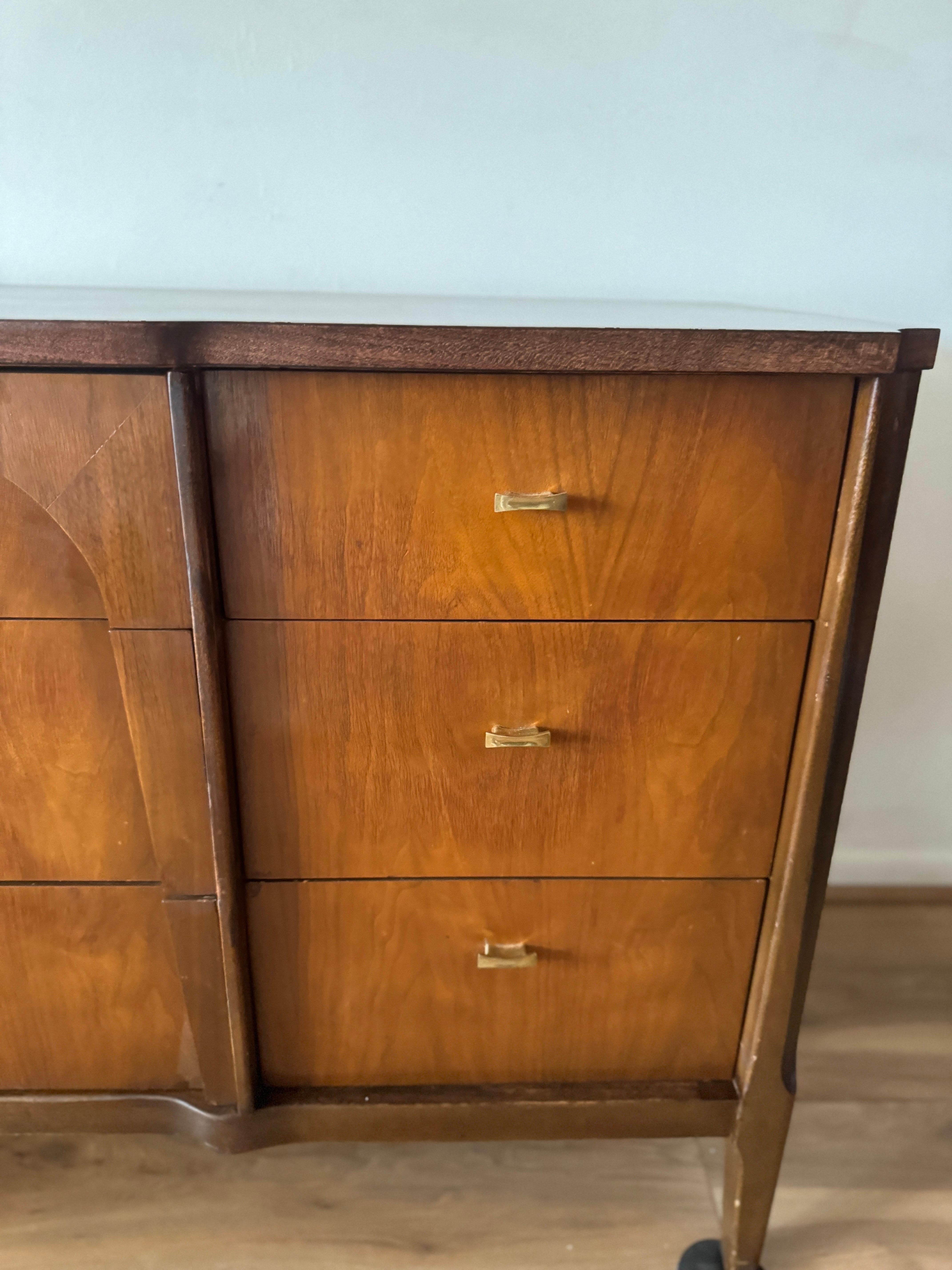 Mid-Century Modern Vintage Walnut 9 Drawer dresser For Sale 1