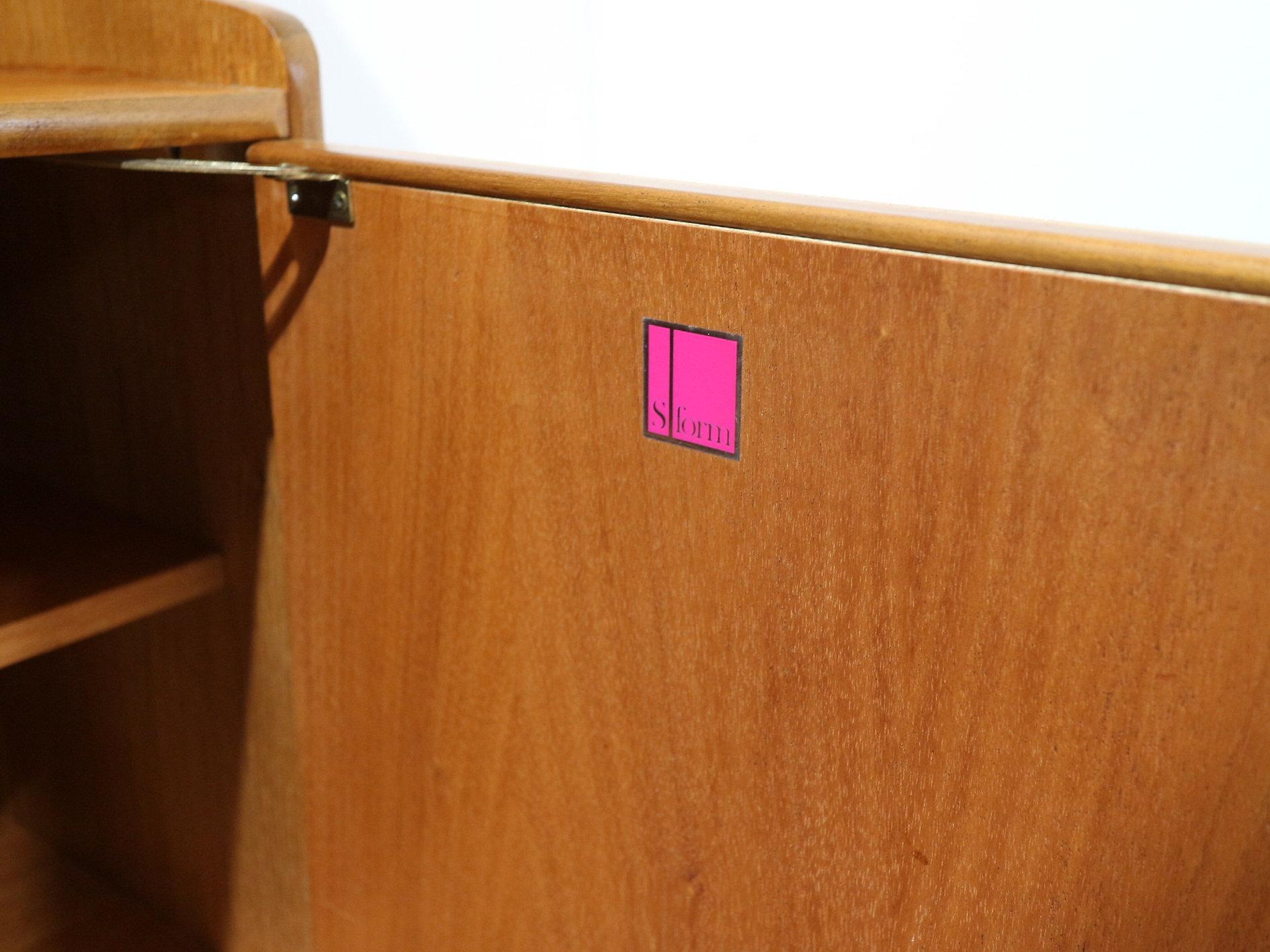 Armadio in legno di noce vintage del Mid Century Modern by Meredew in vendita 3