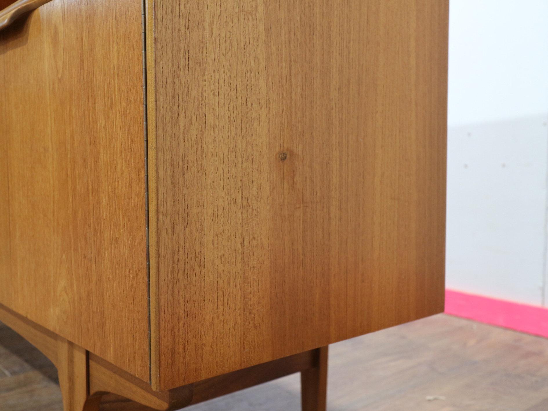 Armadio in legno di noce vintage del Mid Century Modern by Meredew in vendita 2