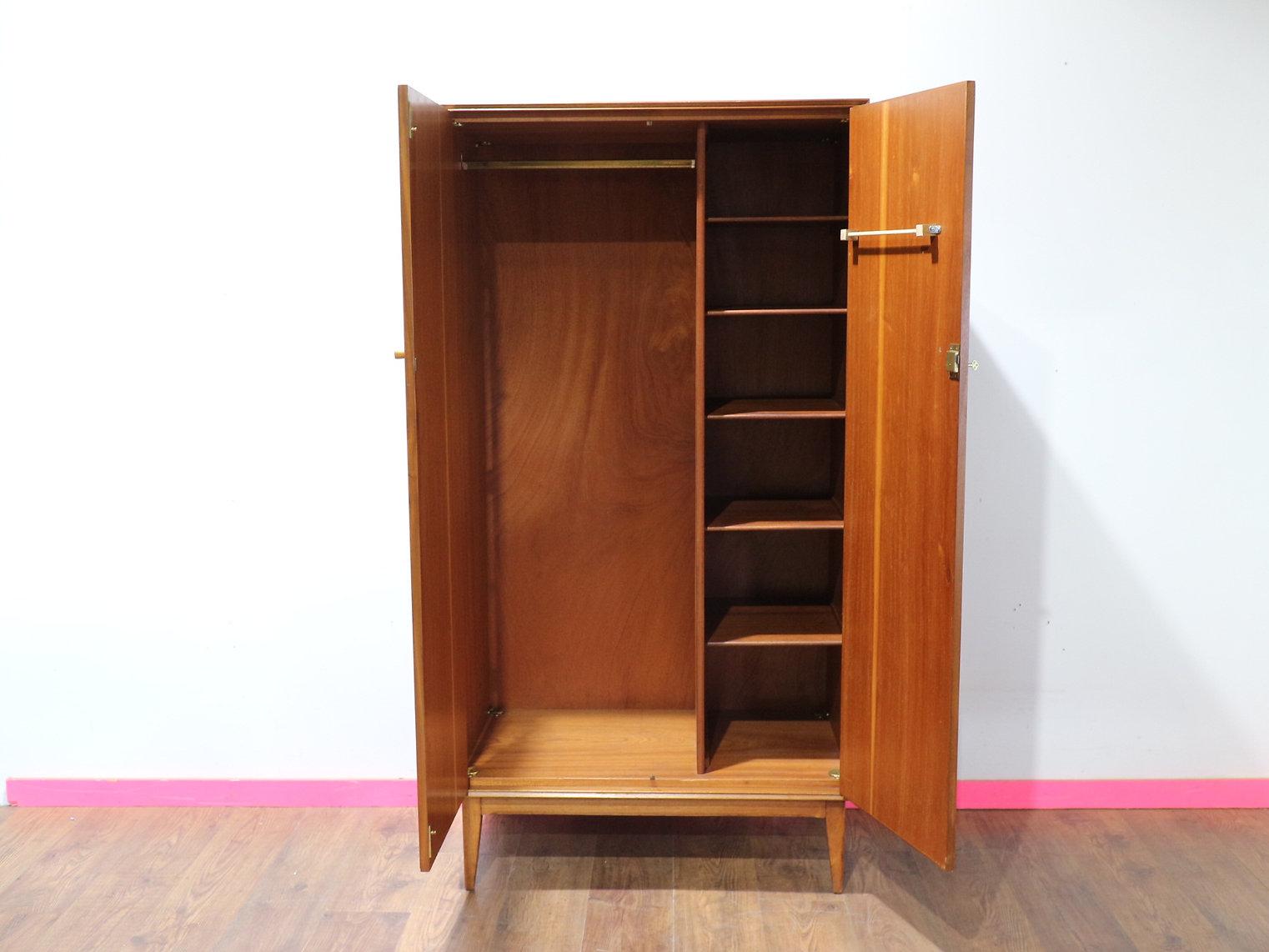 20ième siècle Armoire double en noyer d'Alfred Cox, Vintage, Modernité du milieu du siècle dernier