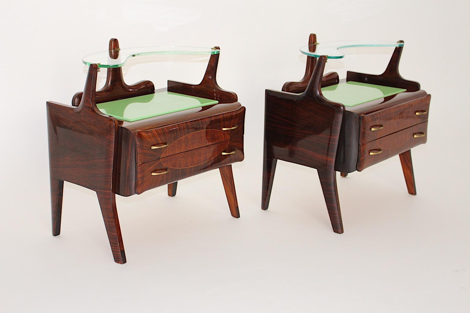 Mid Century Modern Vintage Walnut Green Glass Nightstands Pair Duo Italy 1940s In Good Condition For Sale In Vienna, AT