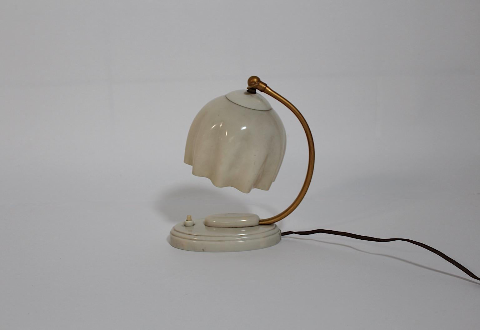 Fazzoletto-Tischlampe aus weißem Bakelit, Mid-Century Modern, Deutschland, 1950er Jahre im Angebot 10