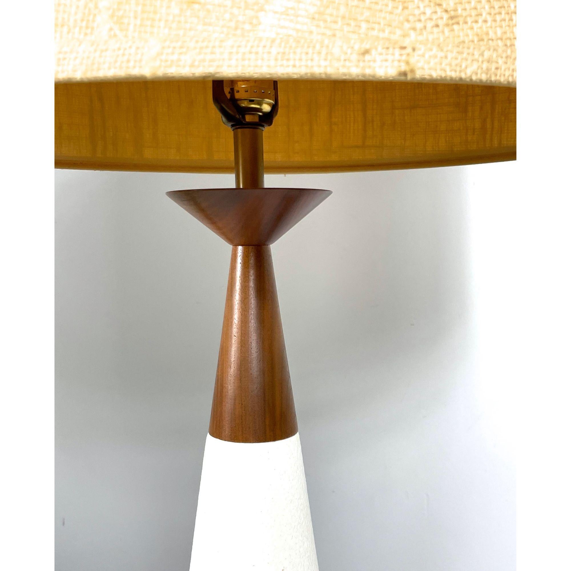 Mid Century Modern Vintage White Ceramic Cone Table Lamp, circa 1960s For Sale 2