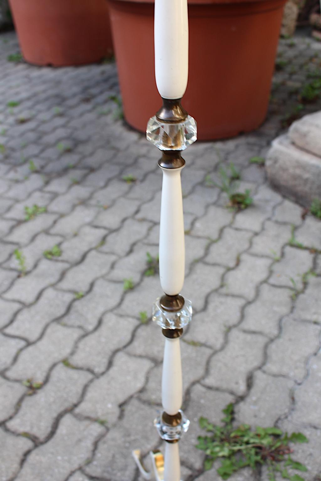 Lámpara de pie Mid Century Modern Vintage White Gold Brass Glass Lavender 1950 Italia en venta 7