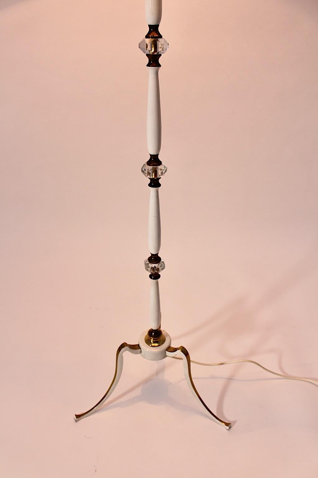 Lámpara de pie Mid Century Modern Vintage White Gold Brass Glass Lavender 1950 Italia Italiano en venta