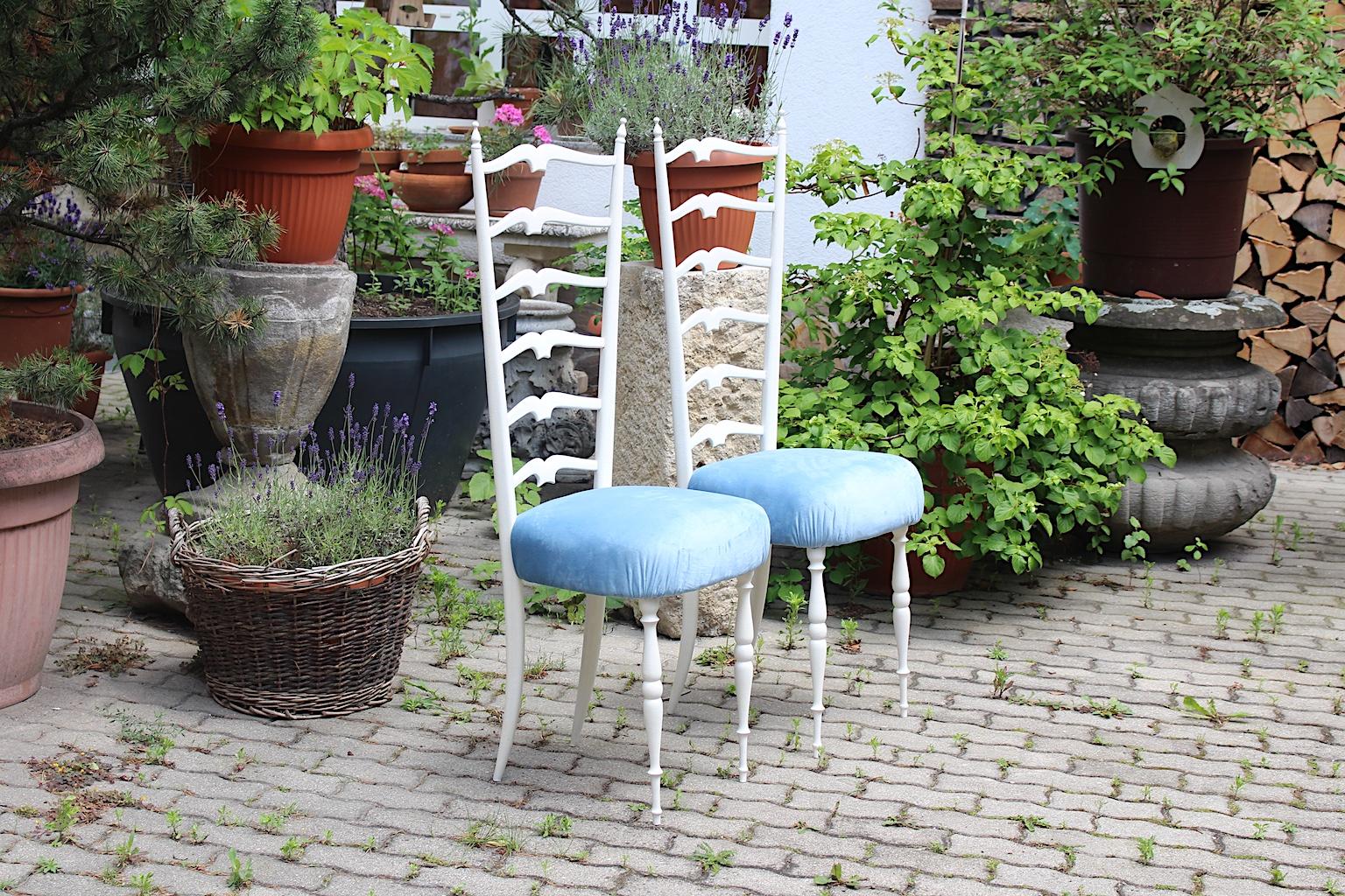 Mid-Century Modern Vintage White High Back Chairs Style Gio Ponti, 1950s, Italy In Good Condition For Sale In Vienna, AT