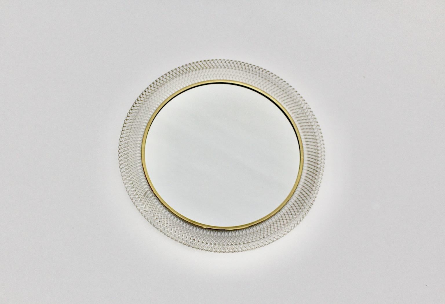 Runder Wandspiegel aus weißem Metallgeflecht, Mid-Century Modern, Deutschland 1960er Jahre im Angebot 1