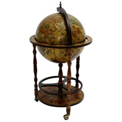 Globe Dry Bar aus Holz aus der Jahrhundertmitte:: 1960er Jahre:: Italien