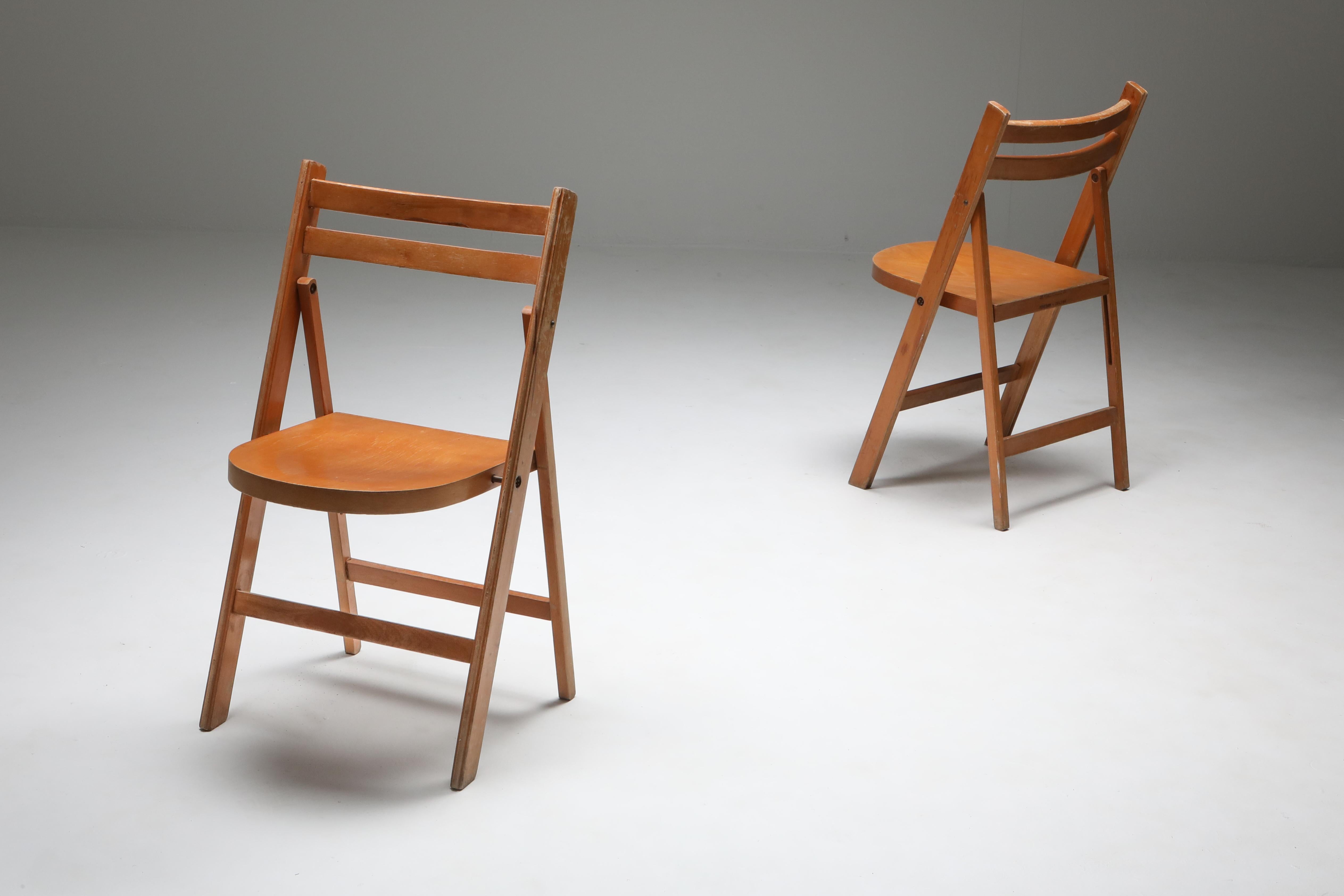 Mid-Century Modern Vintage Wooden Stackable Folding Chairs In Good Condition In Antwerp, BE