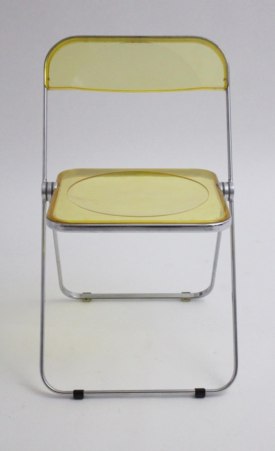 The iconic folding chair named Plia was designed by Giancarlo Piretti for Castelli, Italy, 1969.
Also the vintage Mid-Century Modern chair features a clear yellow plastic seat and backrest such as a chromed steel frame.
The vintage condition is