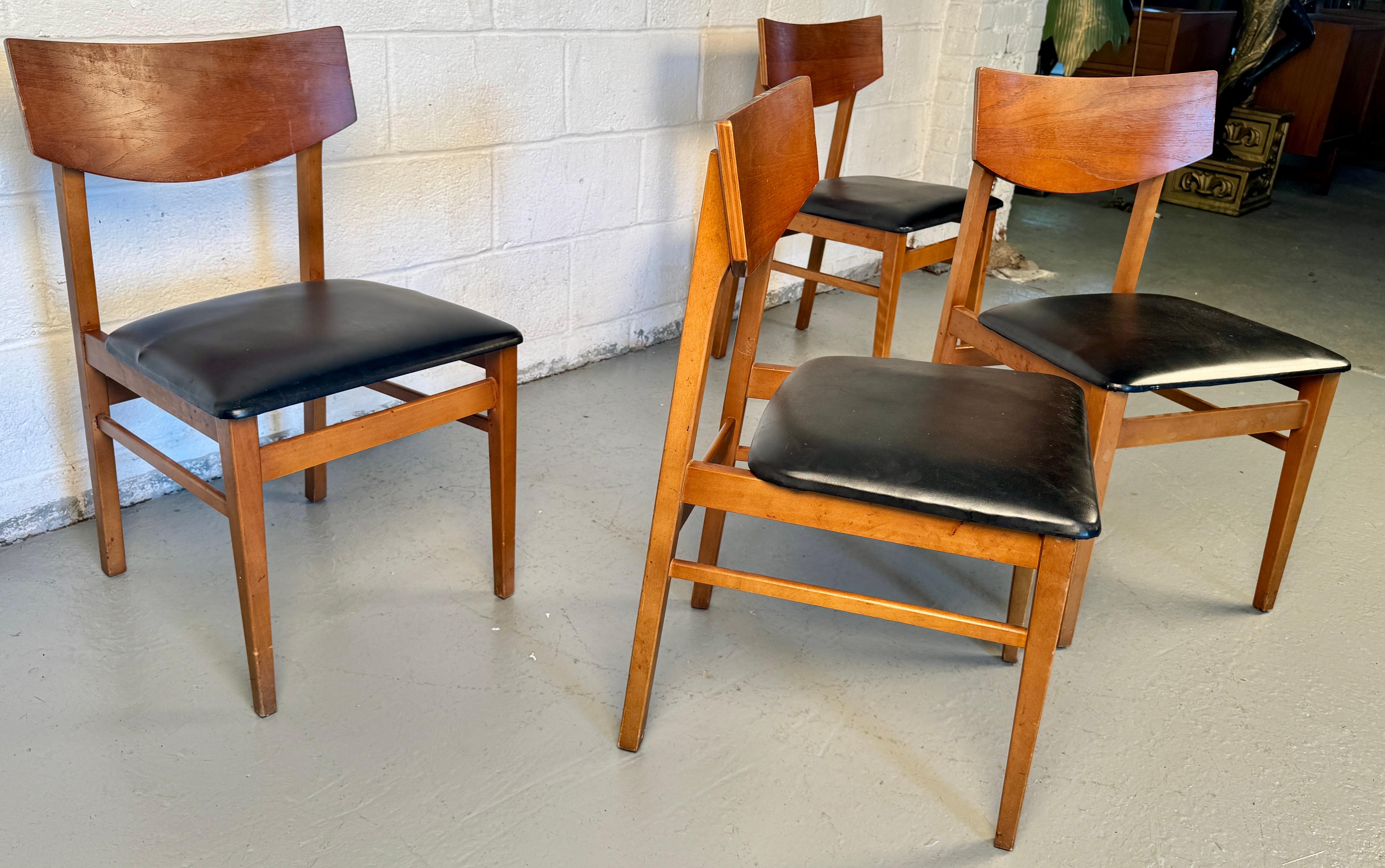 Moderne gepolsterte Esszimmerstühle aus der Jahrhundertmitte im Zustand „Gut“ im Angebot in Brooklyn, NY