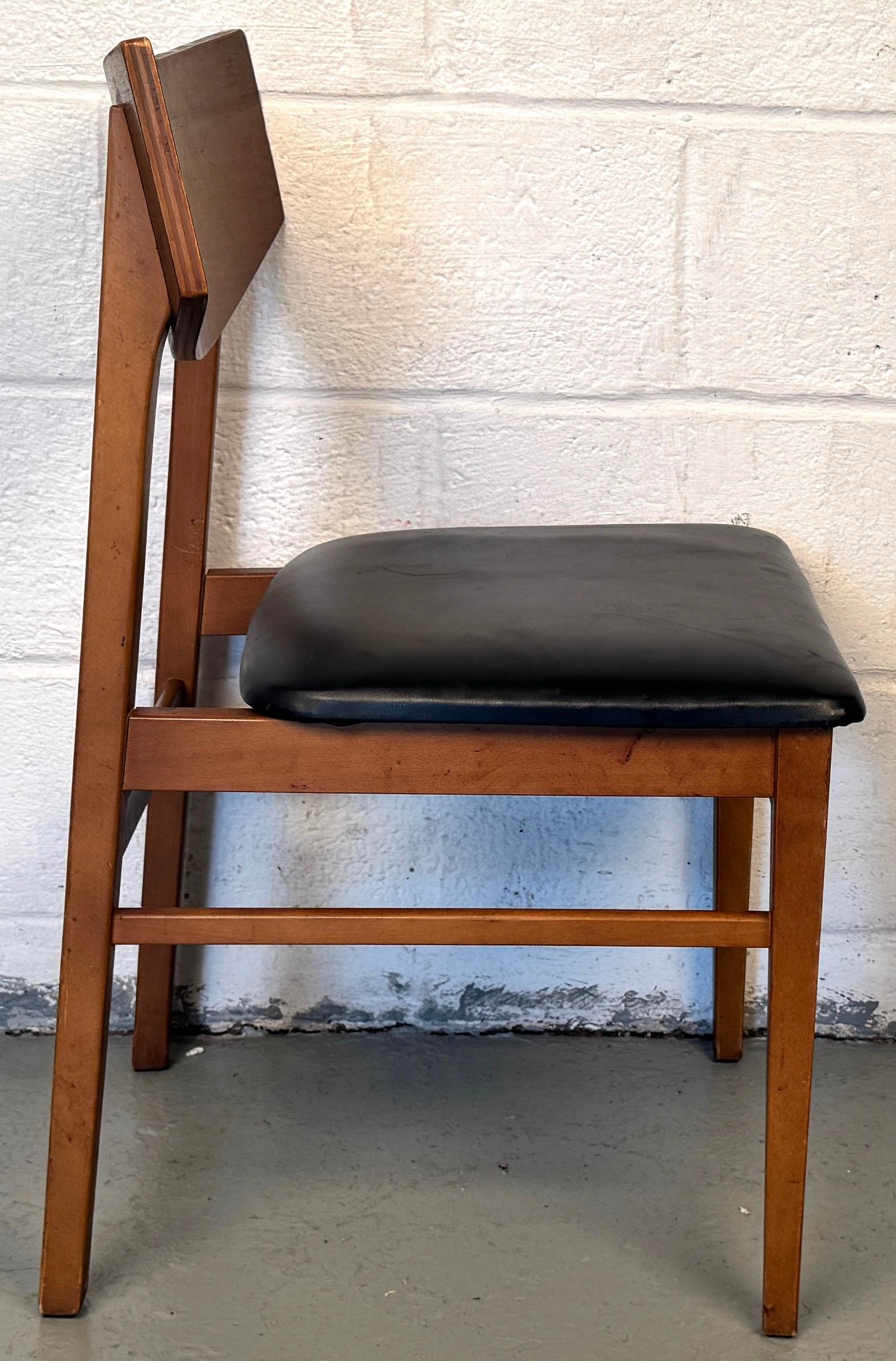 Moderne gepolsterte Esszimmerstühle aus der Jahrhundertmitte (Holz) im Angebot