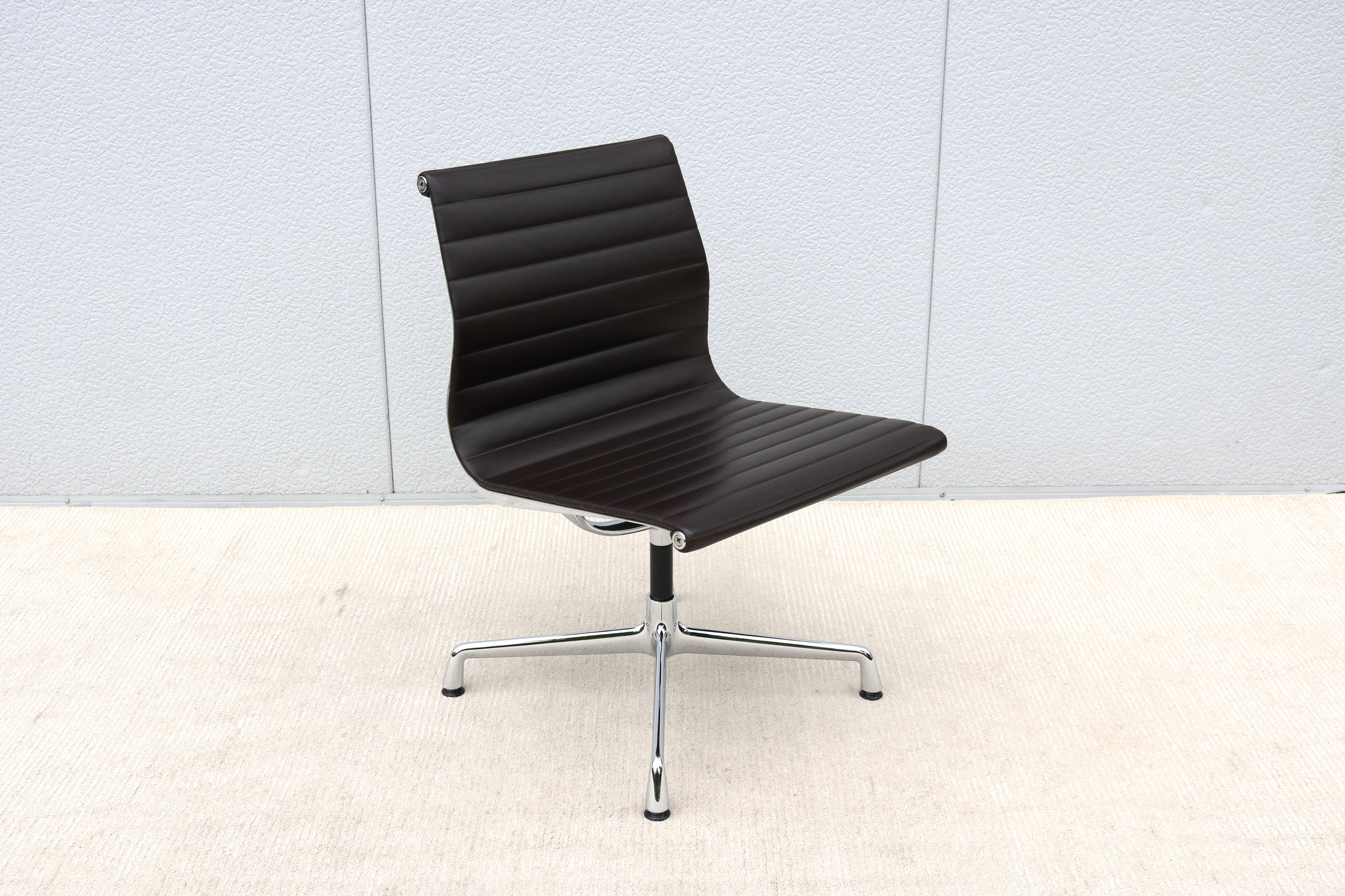 Stunning authentic mid-century modern Eames aluminum group armless side chair.
A timeless design classic and contemporary with innovative comfort features.
One of the most popular chairs was designed in 1958 by Charles and Ray