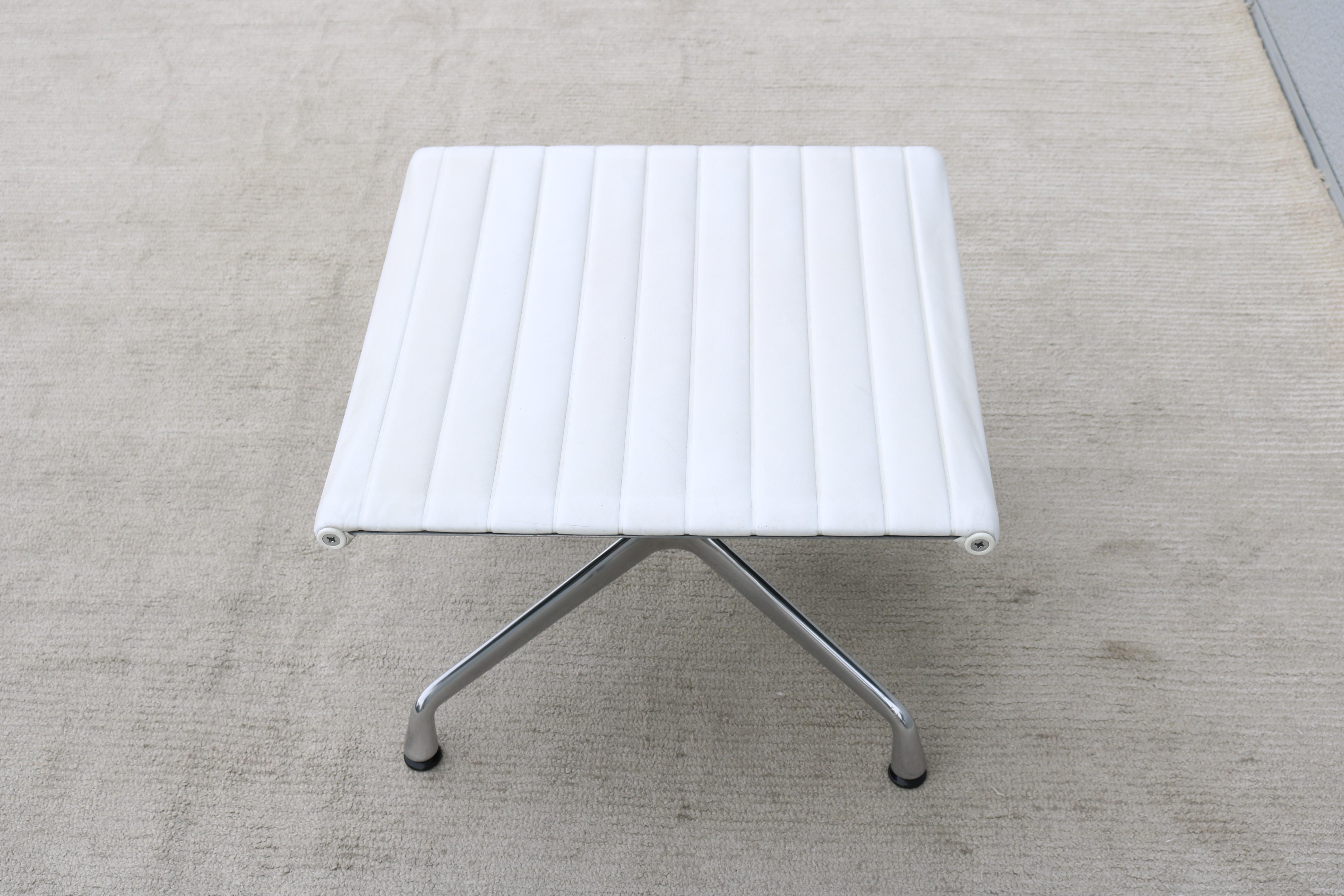 Ottoman Vitra Eames Aluminum Group moderne du milieu du siècle dernier 2