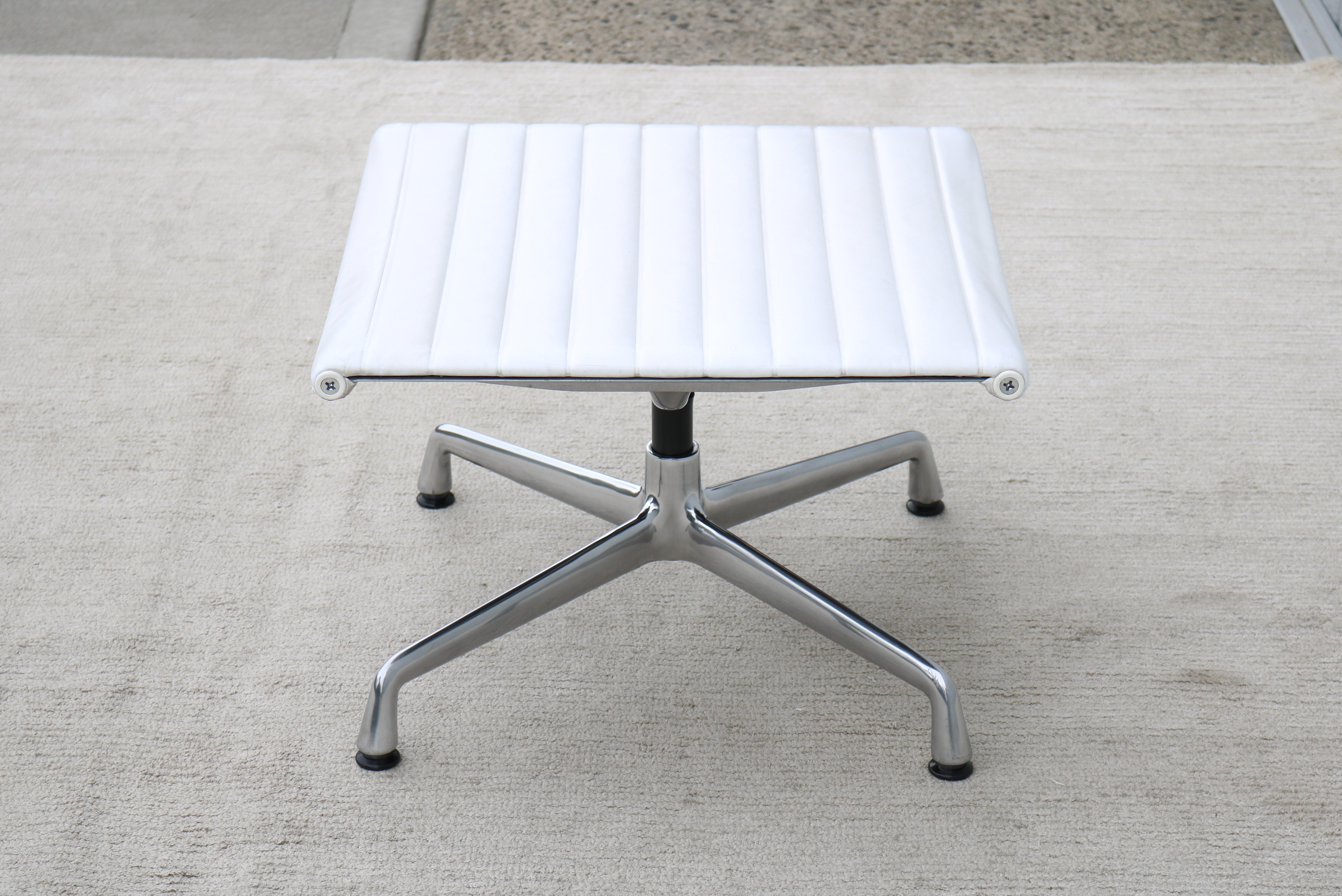 Ottoman Vitra Eames Aluminum Group moderne du milieu du siècle dernier 3