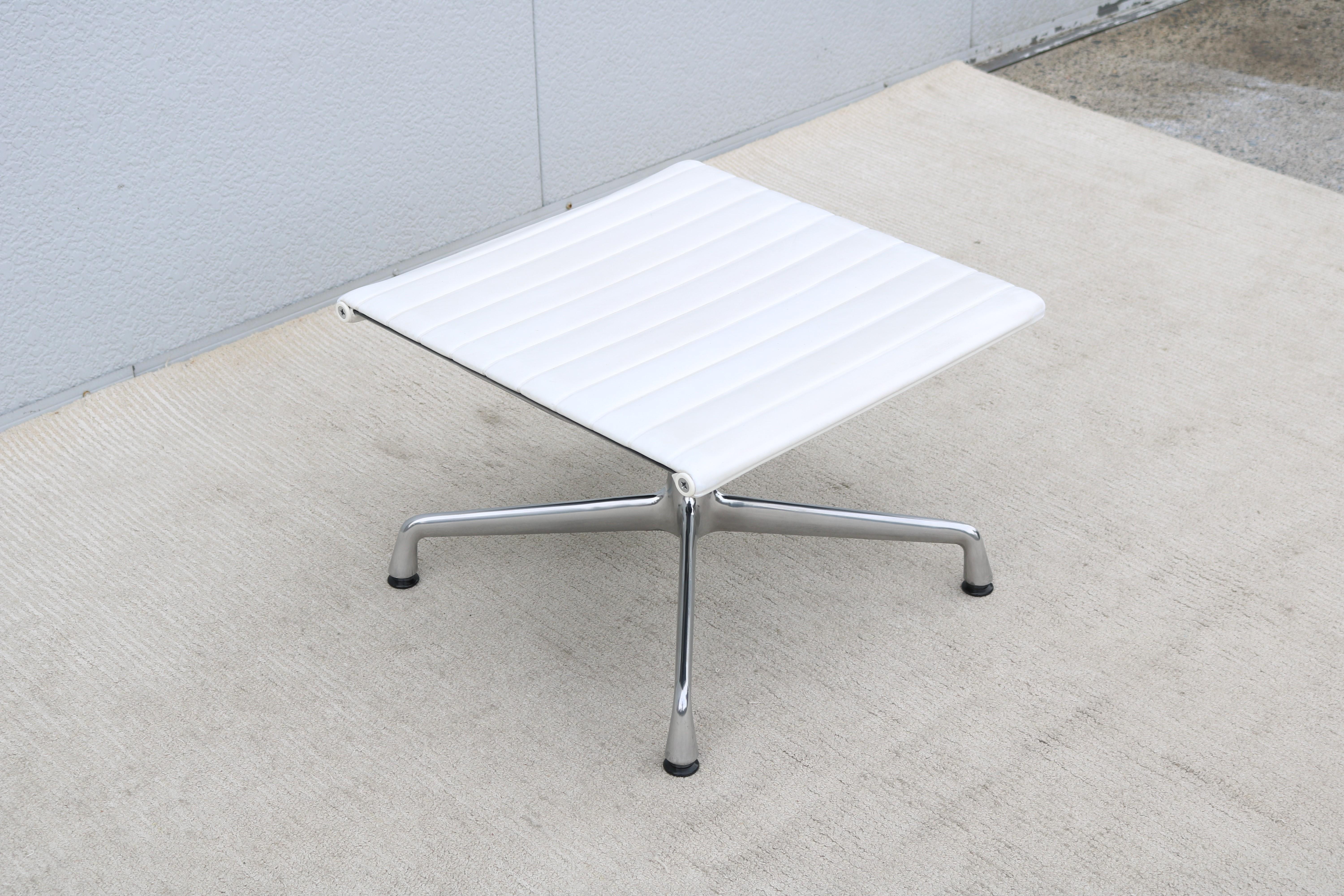Ottoman Vitra Eames Aluminum Group moderne du milieu du siècle dernier 4
