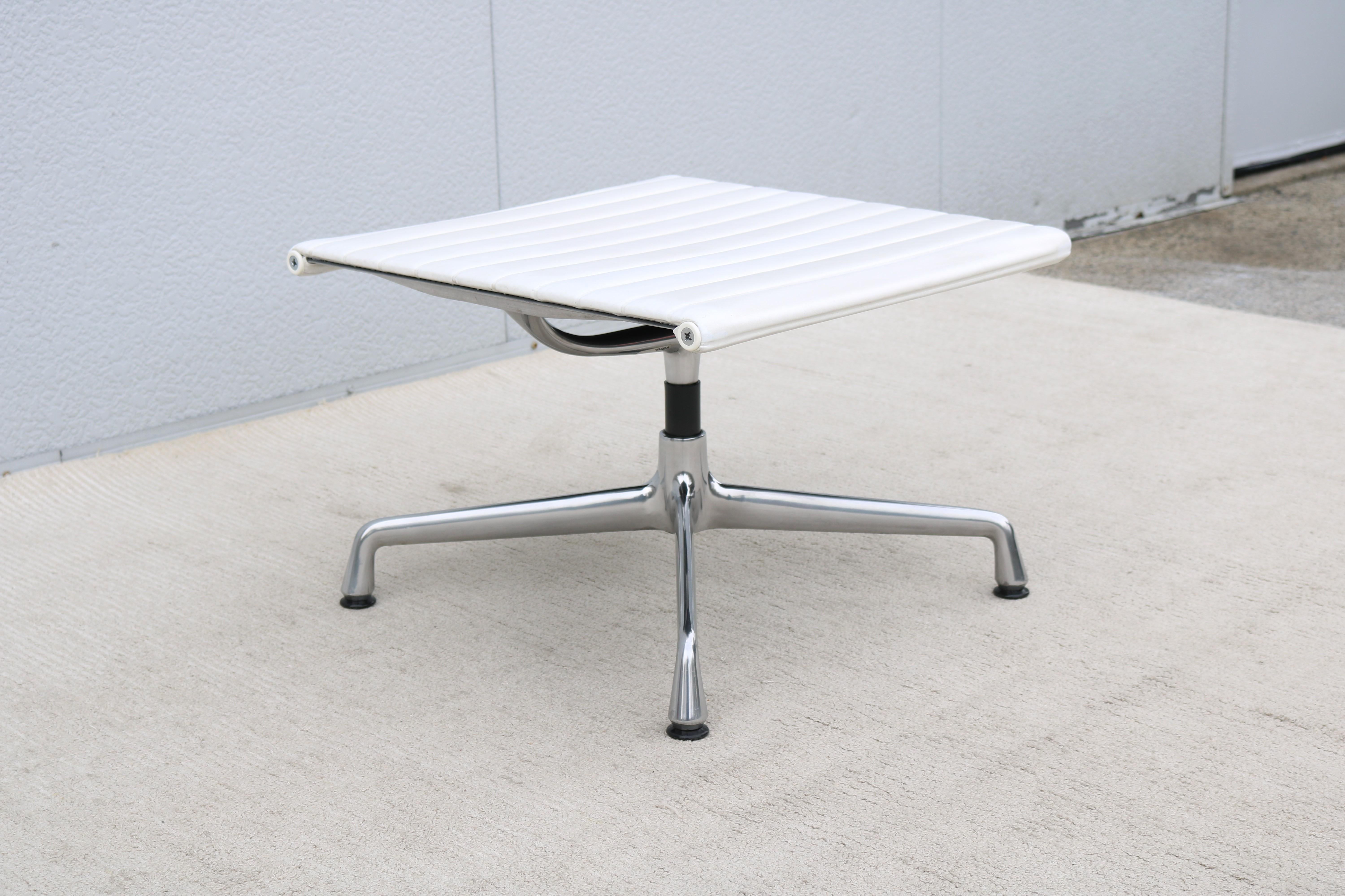 Ottoman Vitra Eames Aluminum Group moderne du milieu du siècle dernier 5