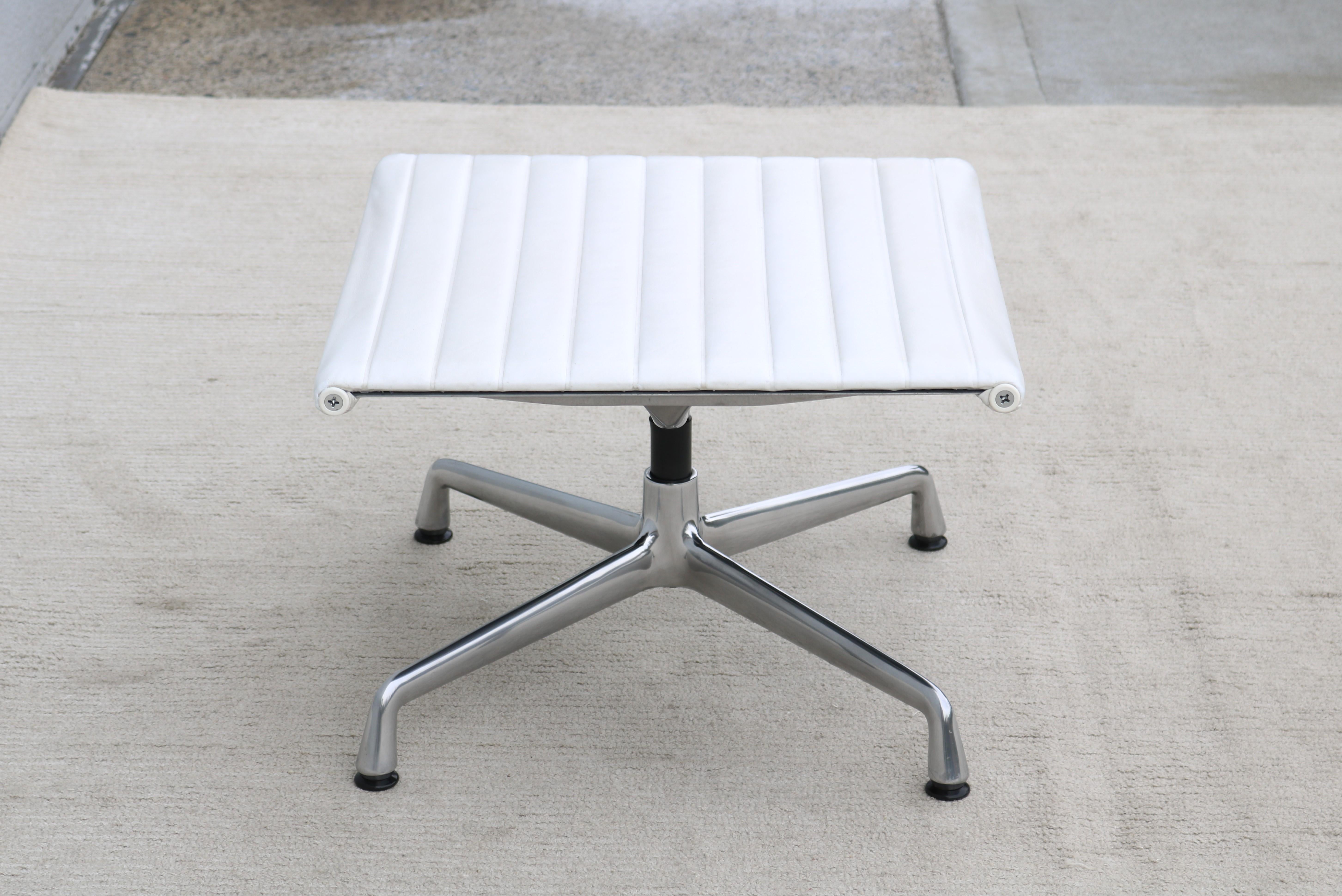 Ottoman Vitra Eames Aluminum Group moderne du milieu du siècle dernier 8