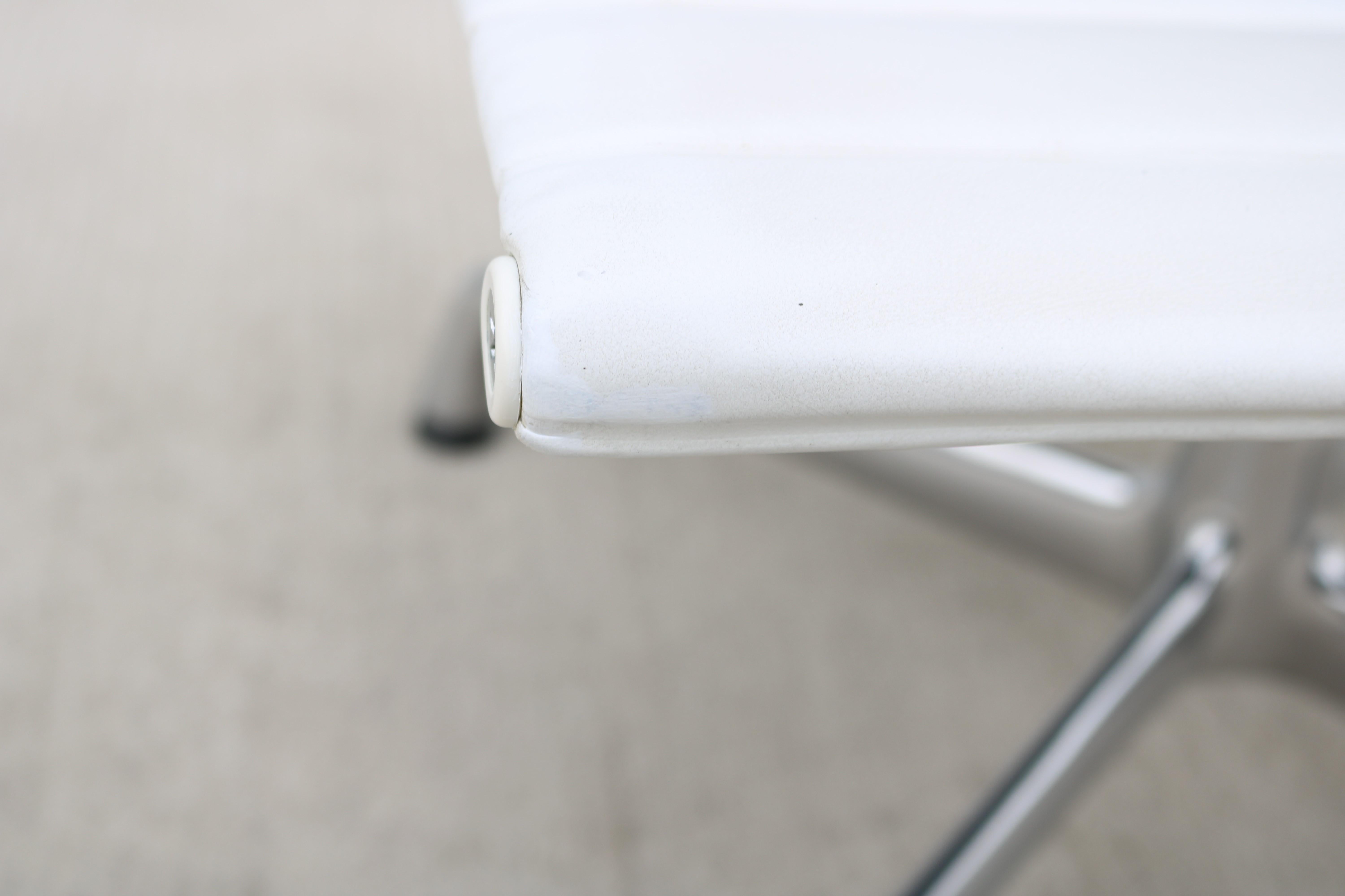 Ottoman Vitra Eames Aluminum Group moderne du milieu du siècle dernier 10
