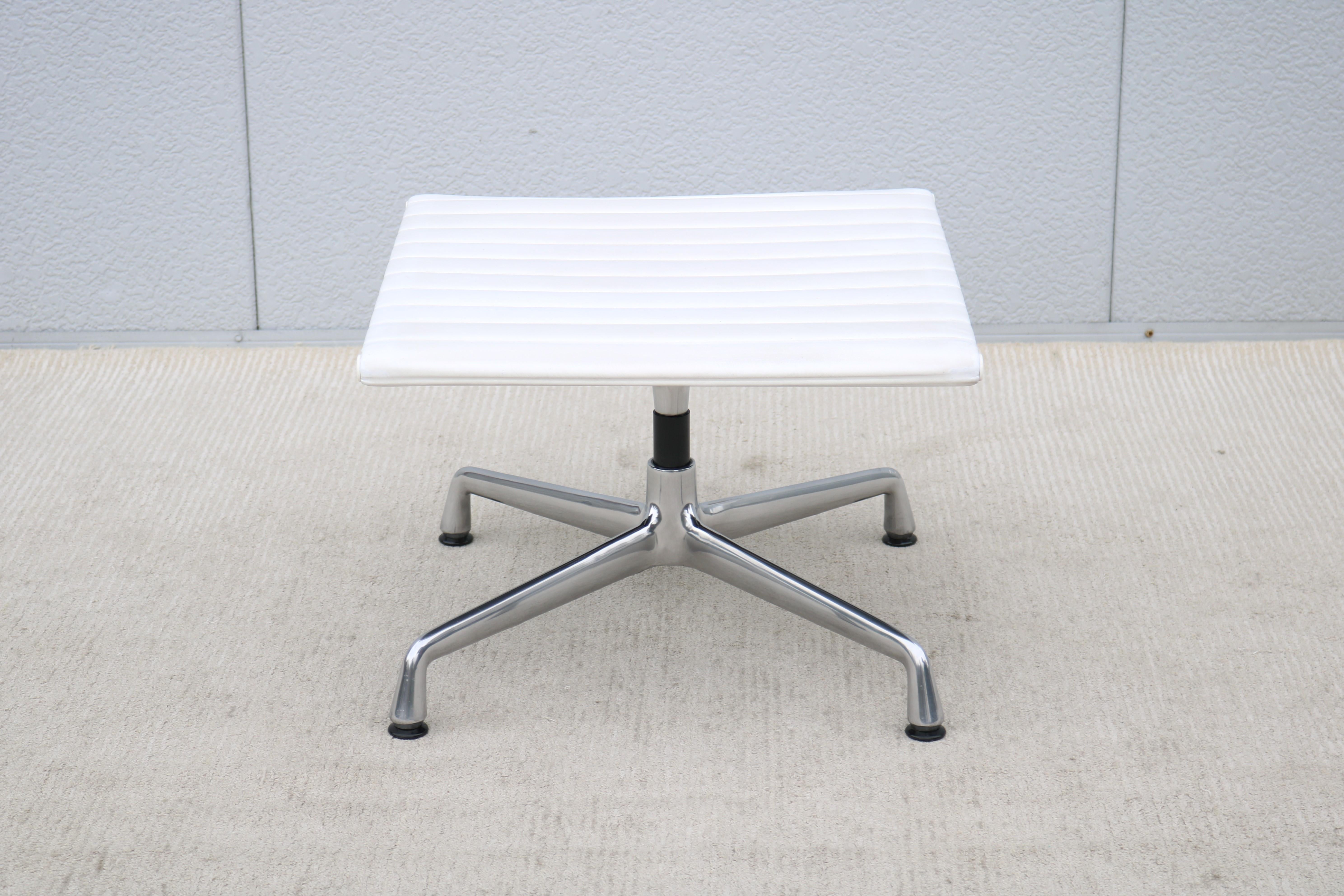 Mid-Century Modern Ottoman Vitra Eames Aluminum Group moderne du milieu du siècle dernier