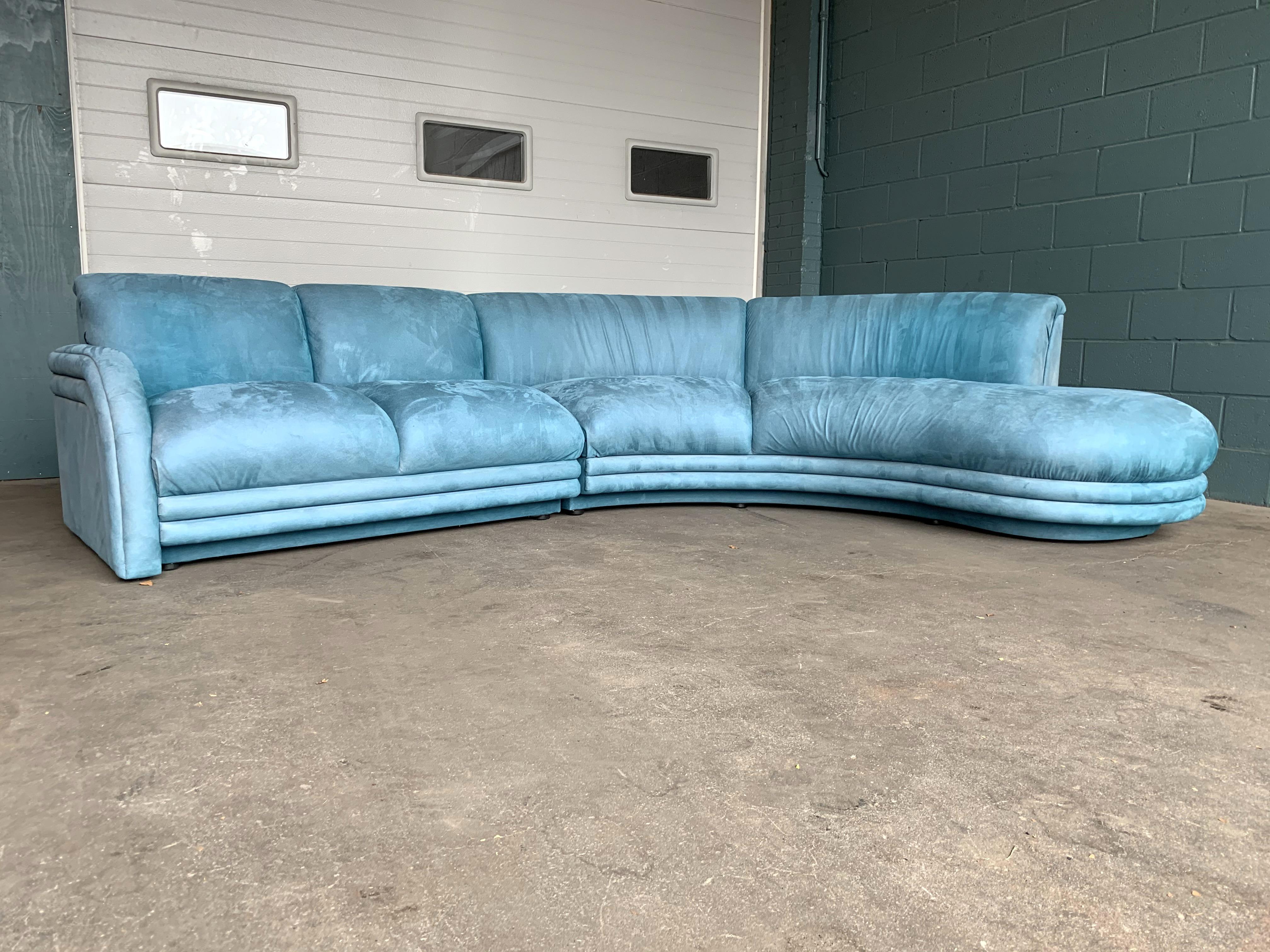 Beautiful two piece sectional in wonderful condition. The color is amazing!
Purchased in the early 1990s.
This tags have been removed.
Also please note that there is one wear spot that I've highlighted. Can definitely be used as-is but would be a