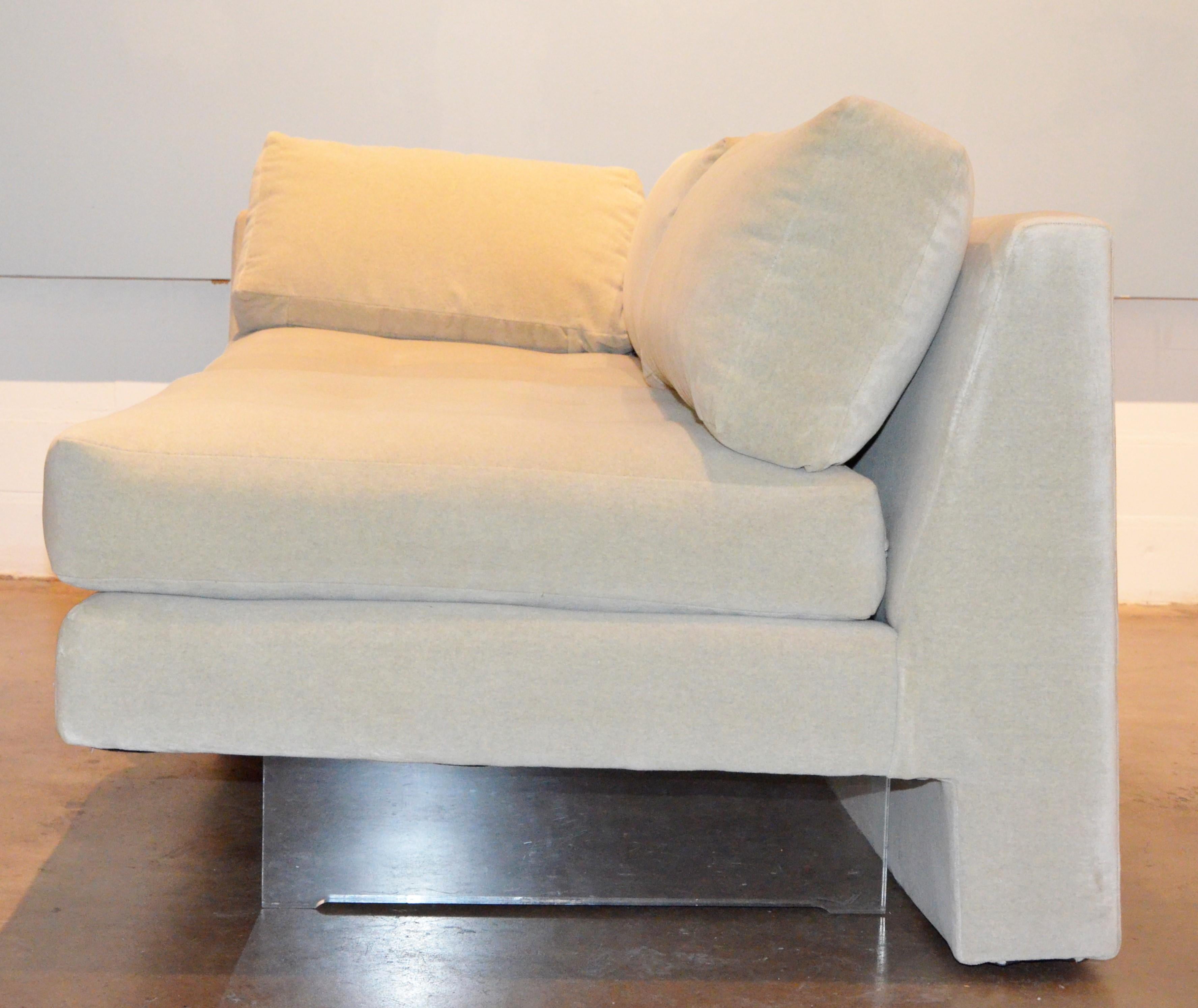 Upholstery Kagan Ivory or Gray Flannel Button Tufted Three Section Omnibus Sectional Sofa For Sale