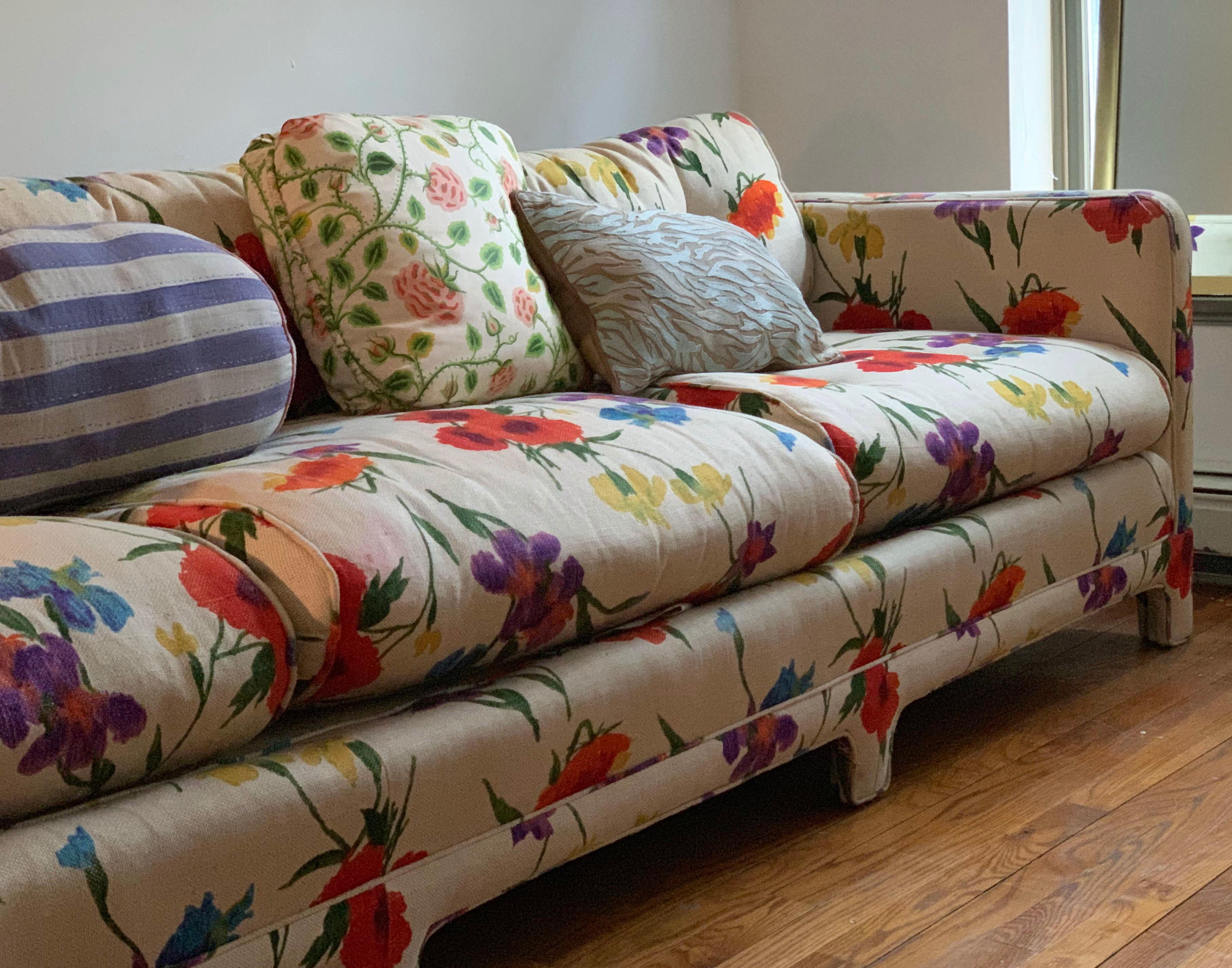 Mid-Century Modern W J Sloane Spring Floral Poppy Iris & Daffodil Sofa Sectional In Good Condition In Brooklyn, NY
