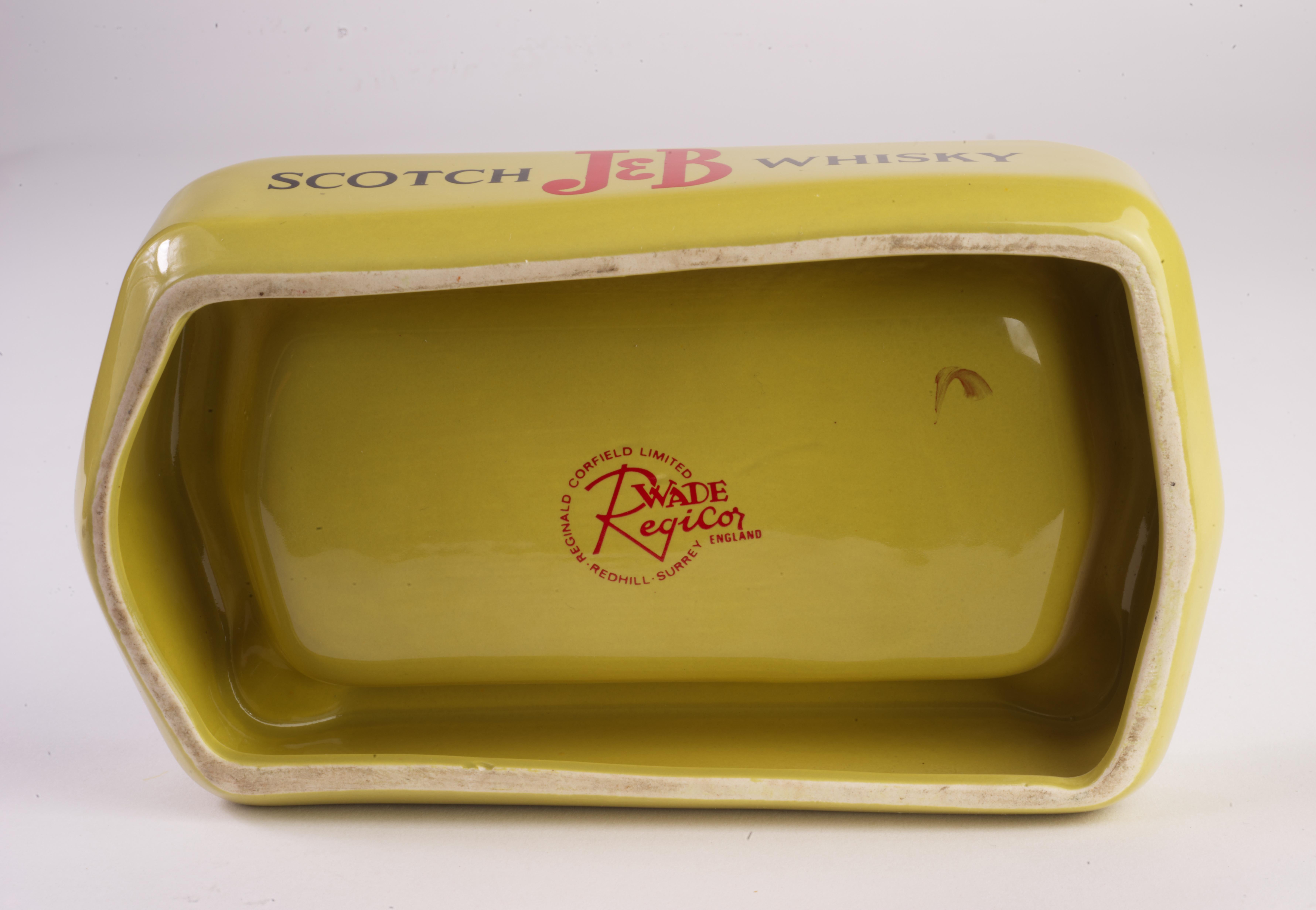 Argent Cendrier en céramique de Wade Pottery England J&B Scotch Whisky, mi-siècle moderne en vente