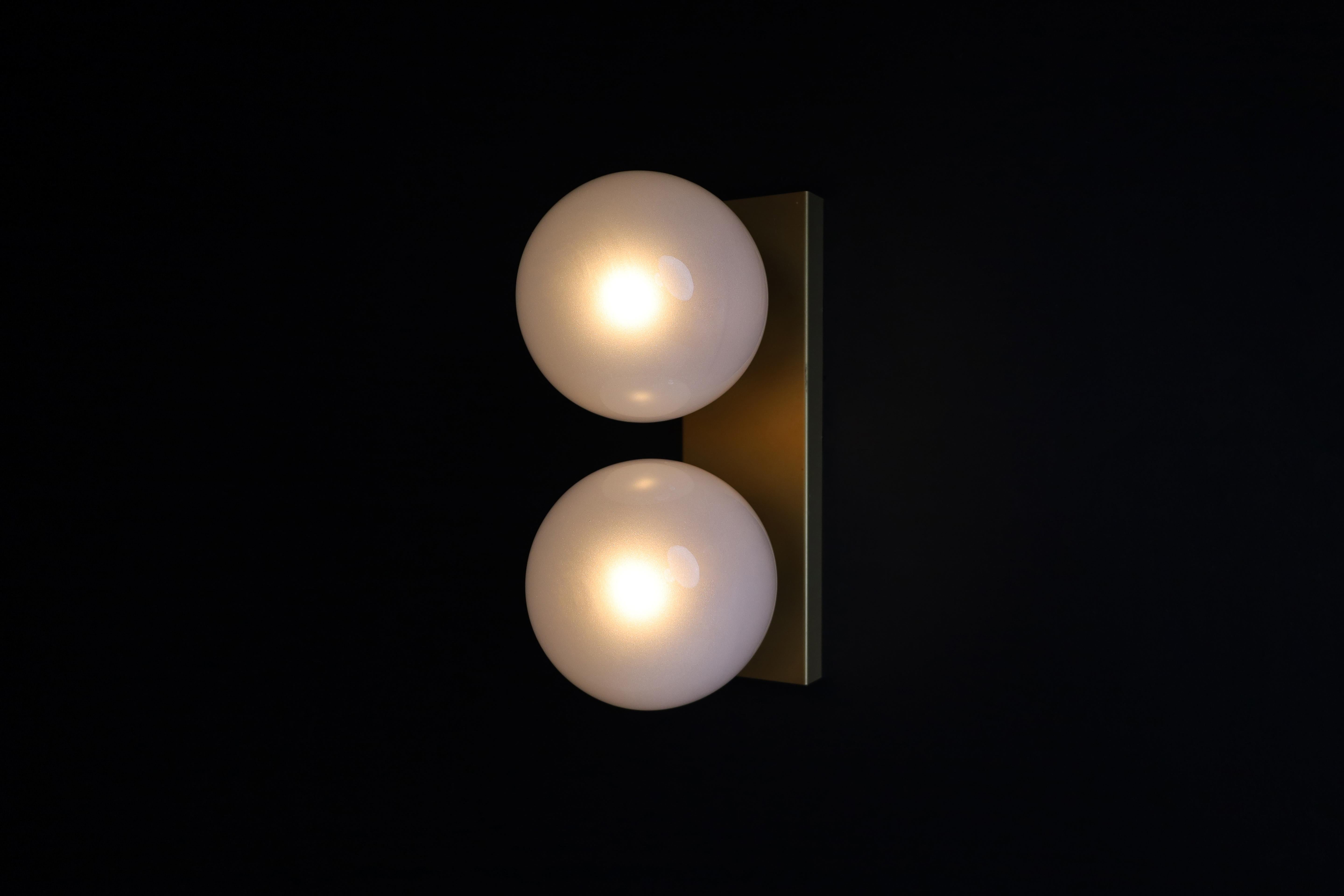 Lampes murales/plafonniers en verre glacé blanc mi-siècle modernes, années 1960 en vente 8