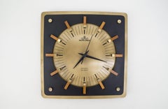 Moderne Wanduhr aus der Mitte des Jahrhunderts von Meister Anker aus Messing und Holz, 1960er Jahre