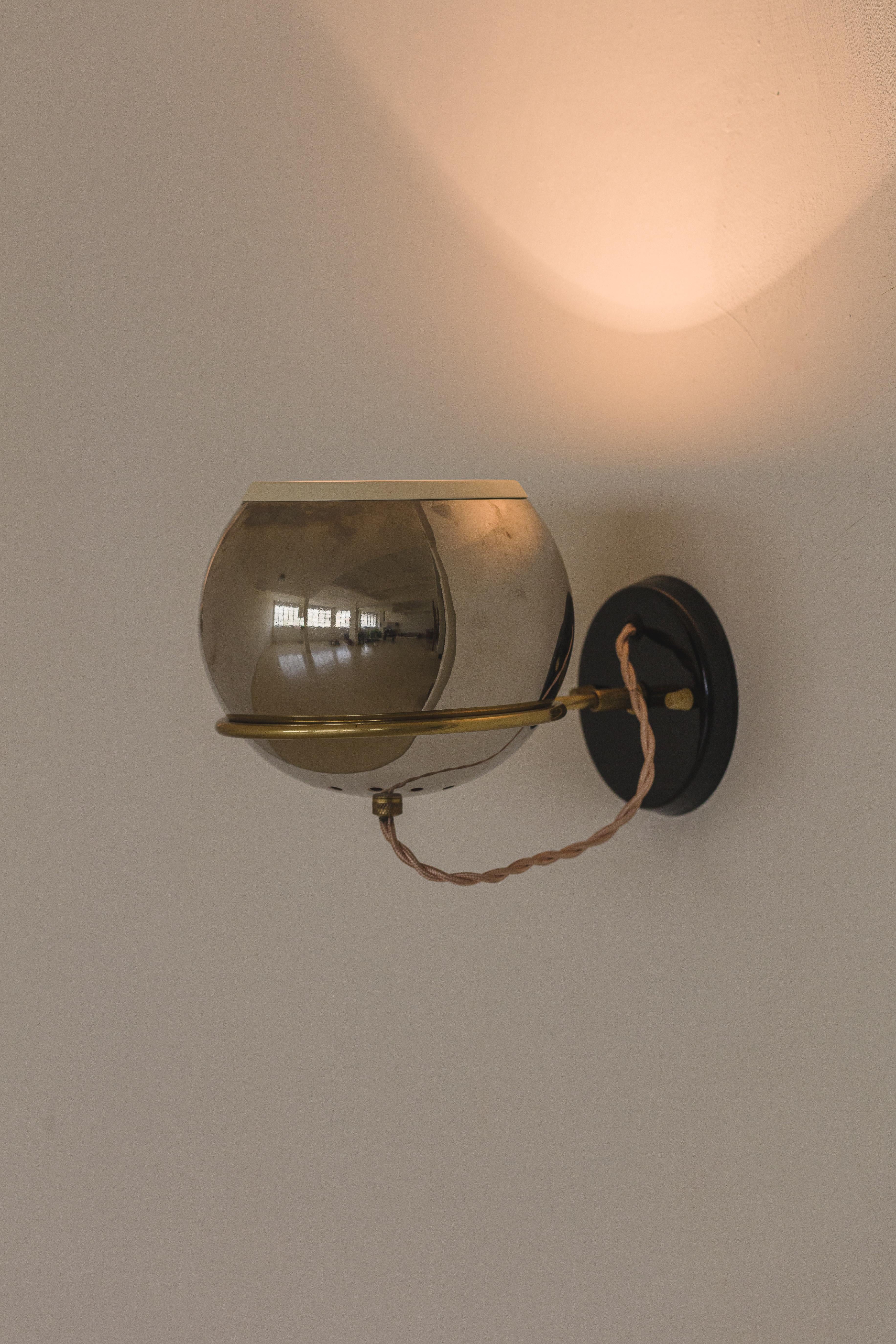 Mid-Century Modern Wall Lamp Design by Lustres Pelotas, Aluminum and Brass 1950s For Sale 1