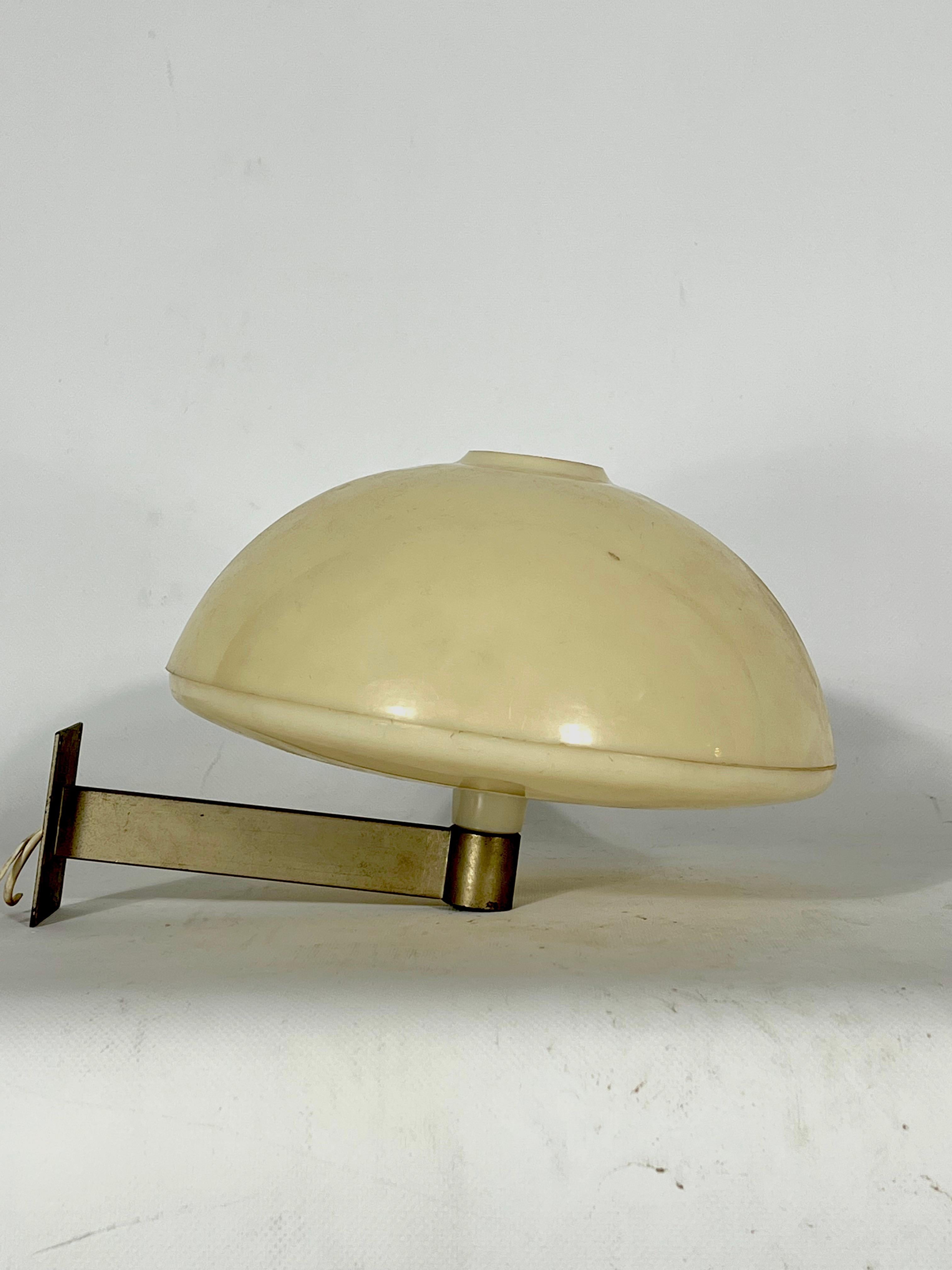 Mid-Century Modern Wall Lamp, Italy, 1960s In Good Condition For Sale In Catania, CT