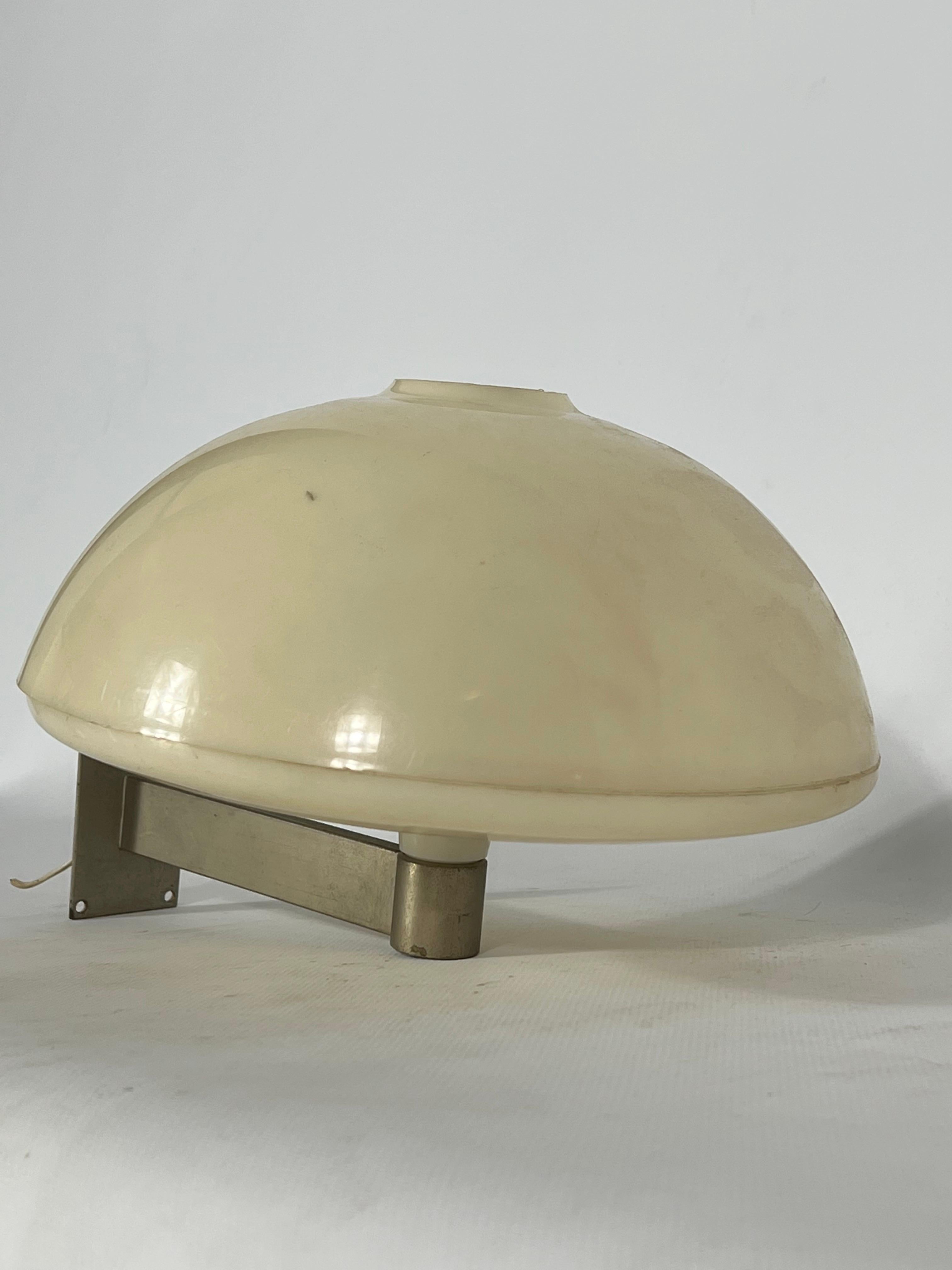 Mid-Century Modern Wall Lamp, Italy, 1960s For Sale 1