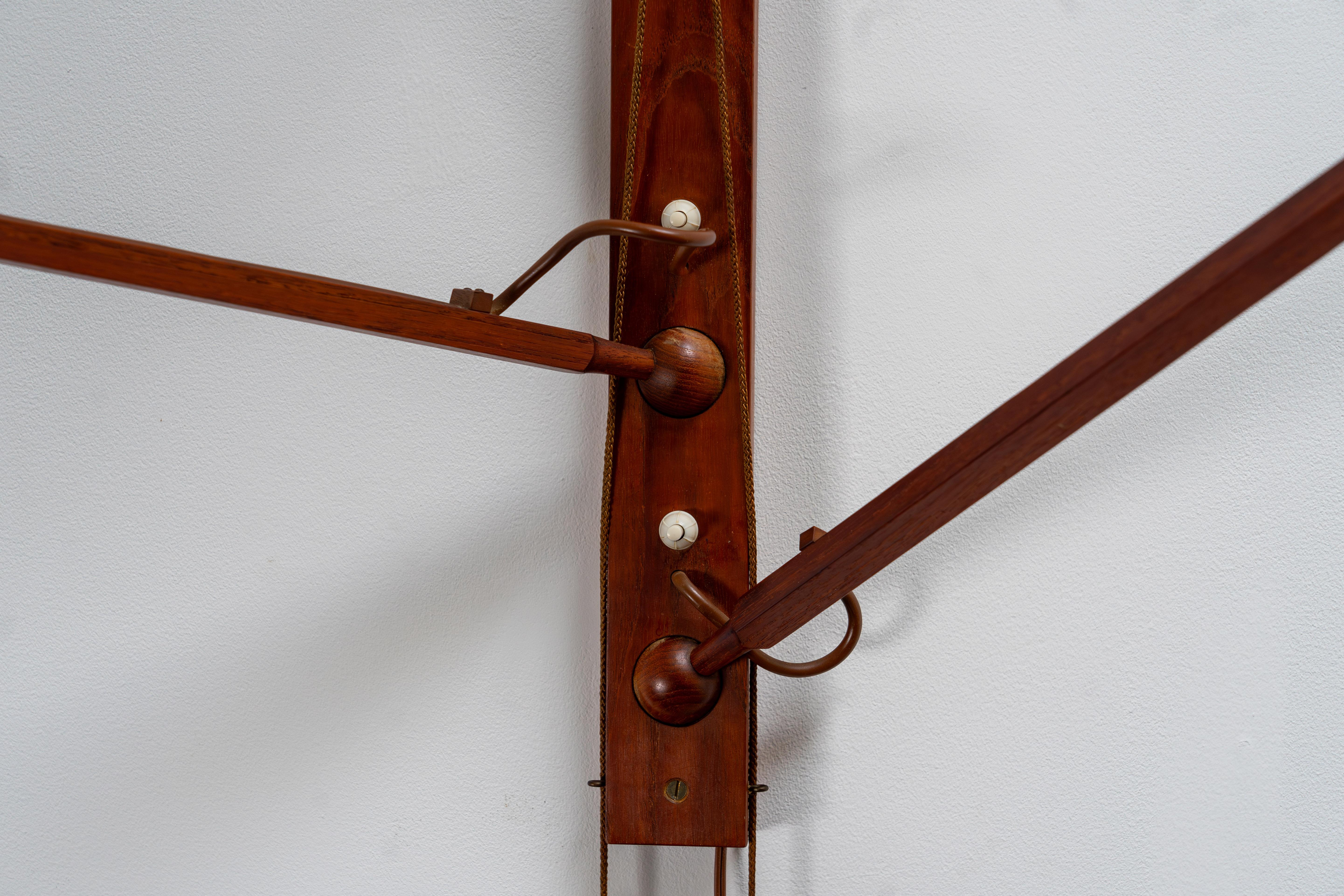 Aplique de pared moderno de mediados de siglo de Rupprecht Skrip para Skrip Leuchten, Teca Años 60 en venta 2