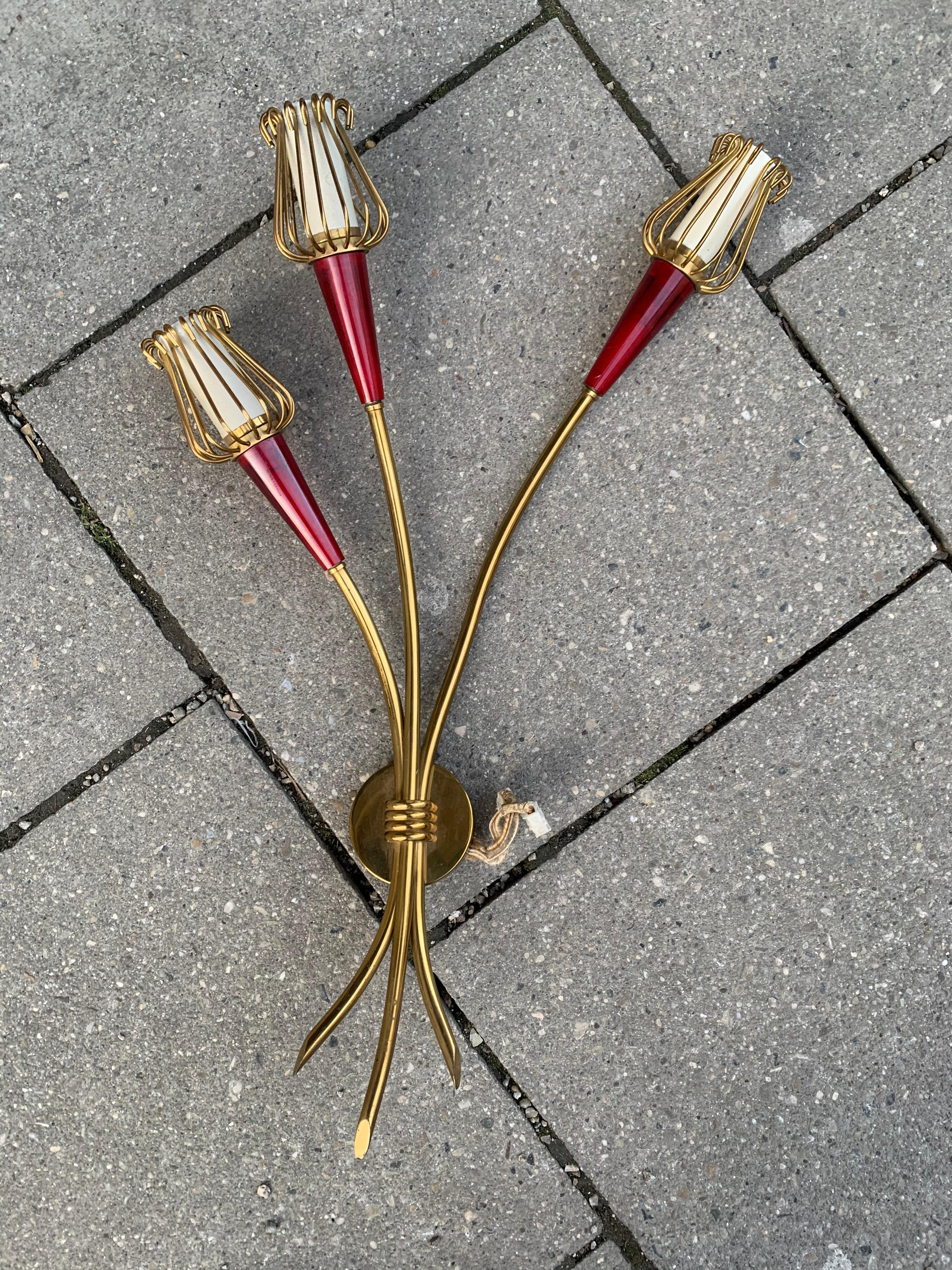 Mid-Century Modern Wall Light Flower Buds Brass Red Perspex Metall For Sale 3