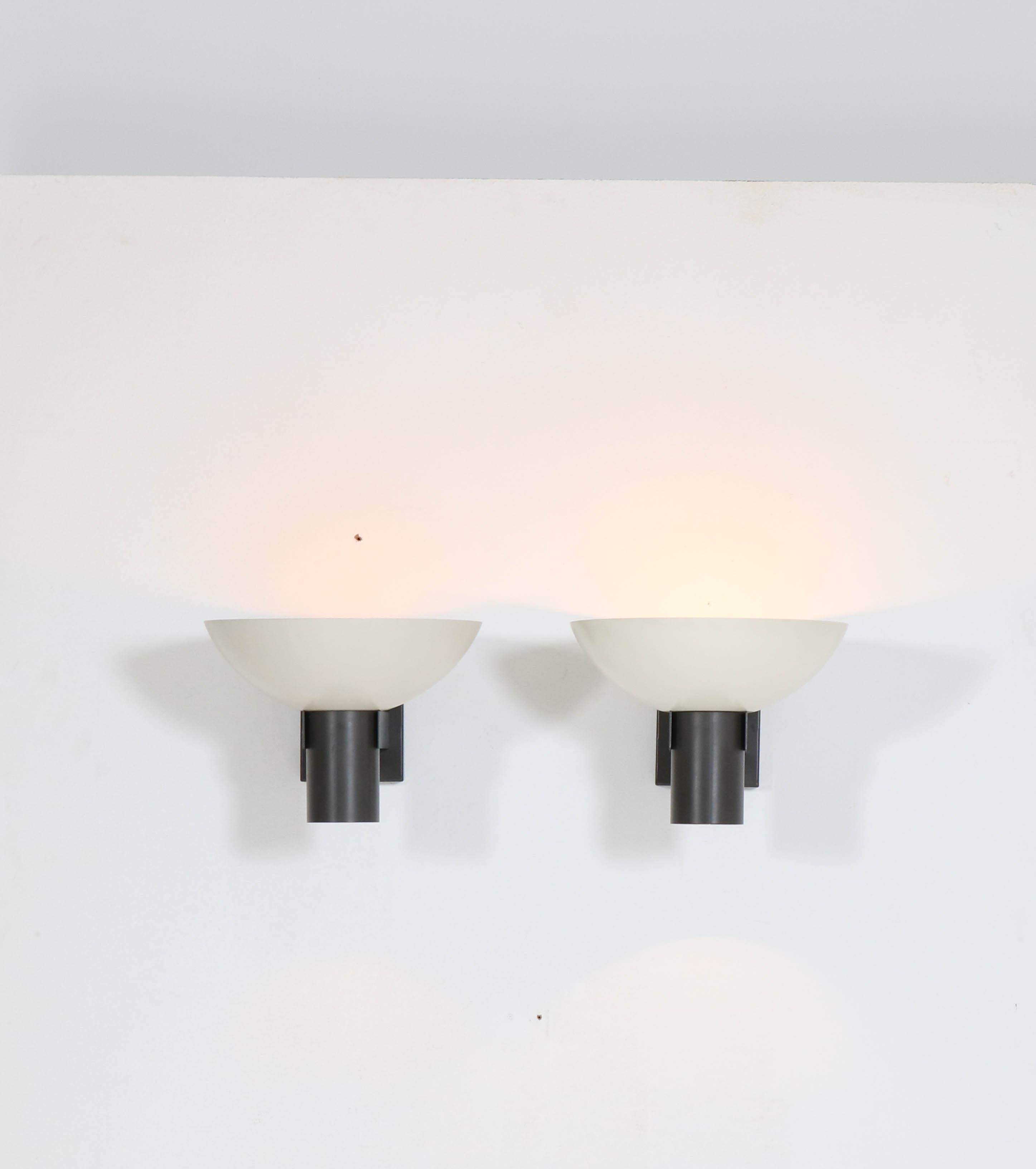 Wonderful pair of Mid-Century Modern wall lights or sconces.
Design by Louis Kalff for Philips.
Striking Dutch design from the 1960s.
Model no: ND 60 D/00.
Lacquered metal with two sockets each for E27 light bulbs.